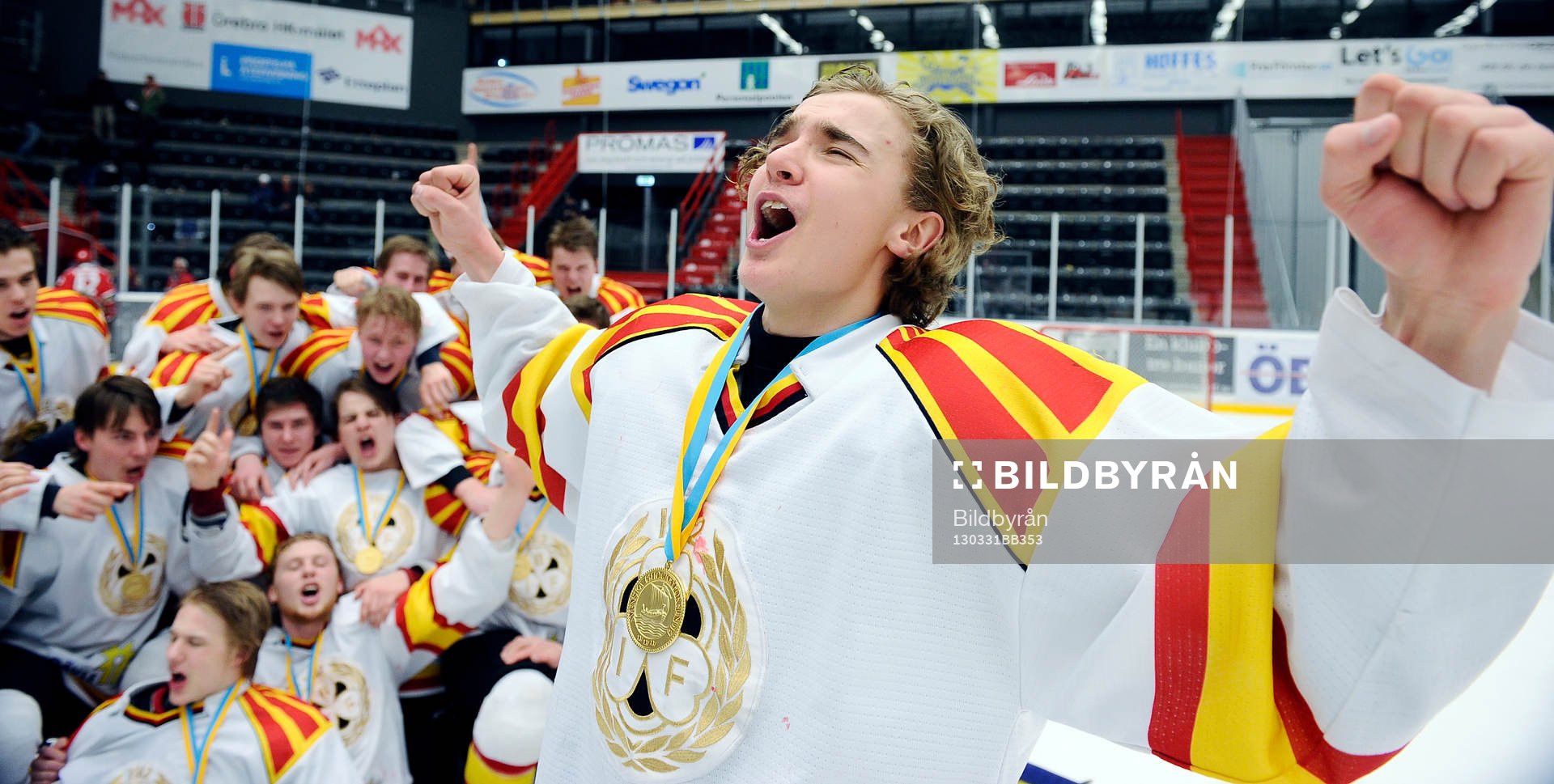 Brynäs nr 20 Adam Brodecki jublar