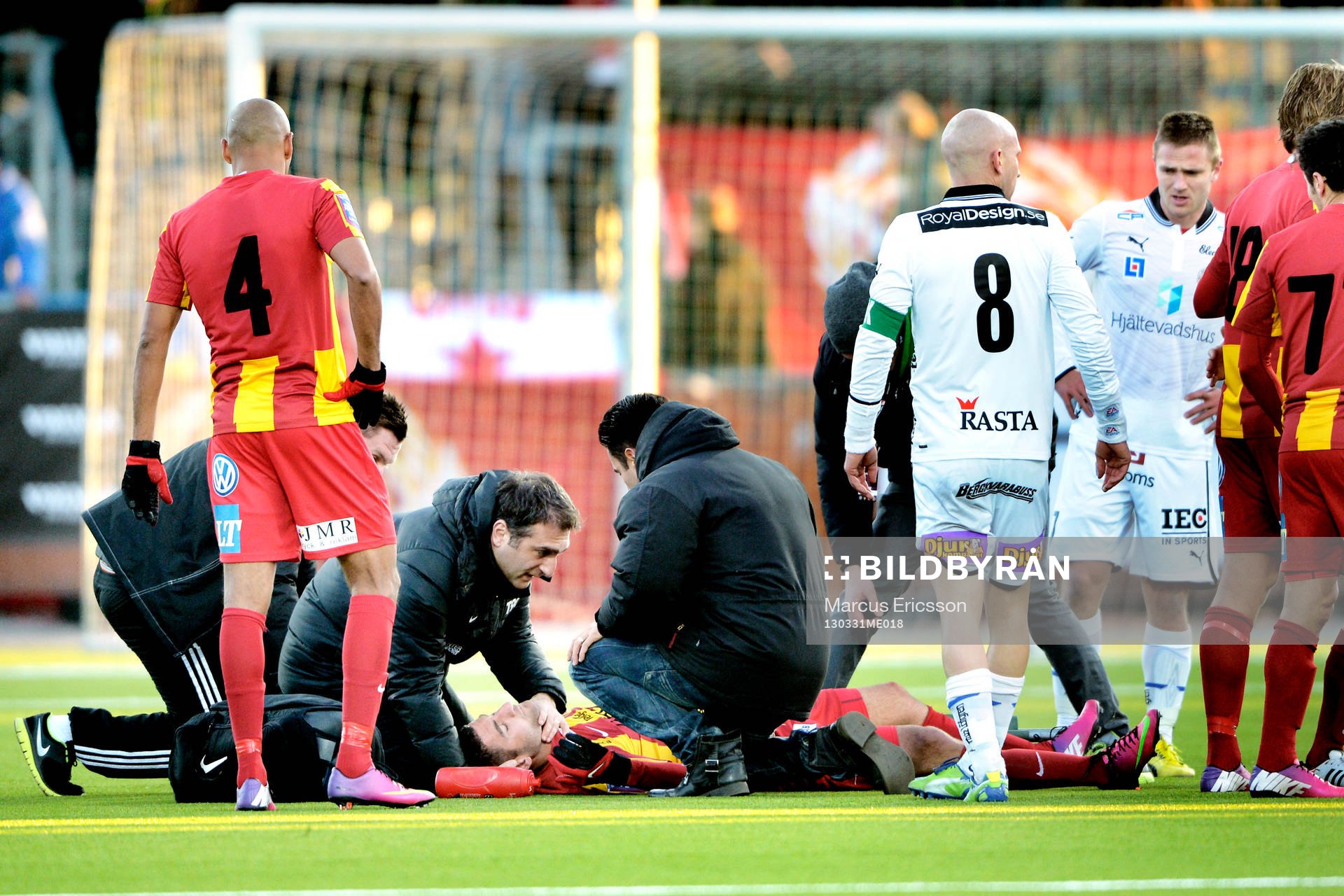 Robert Massi, Syrianska ligger skadad på planen och byts ut