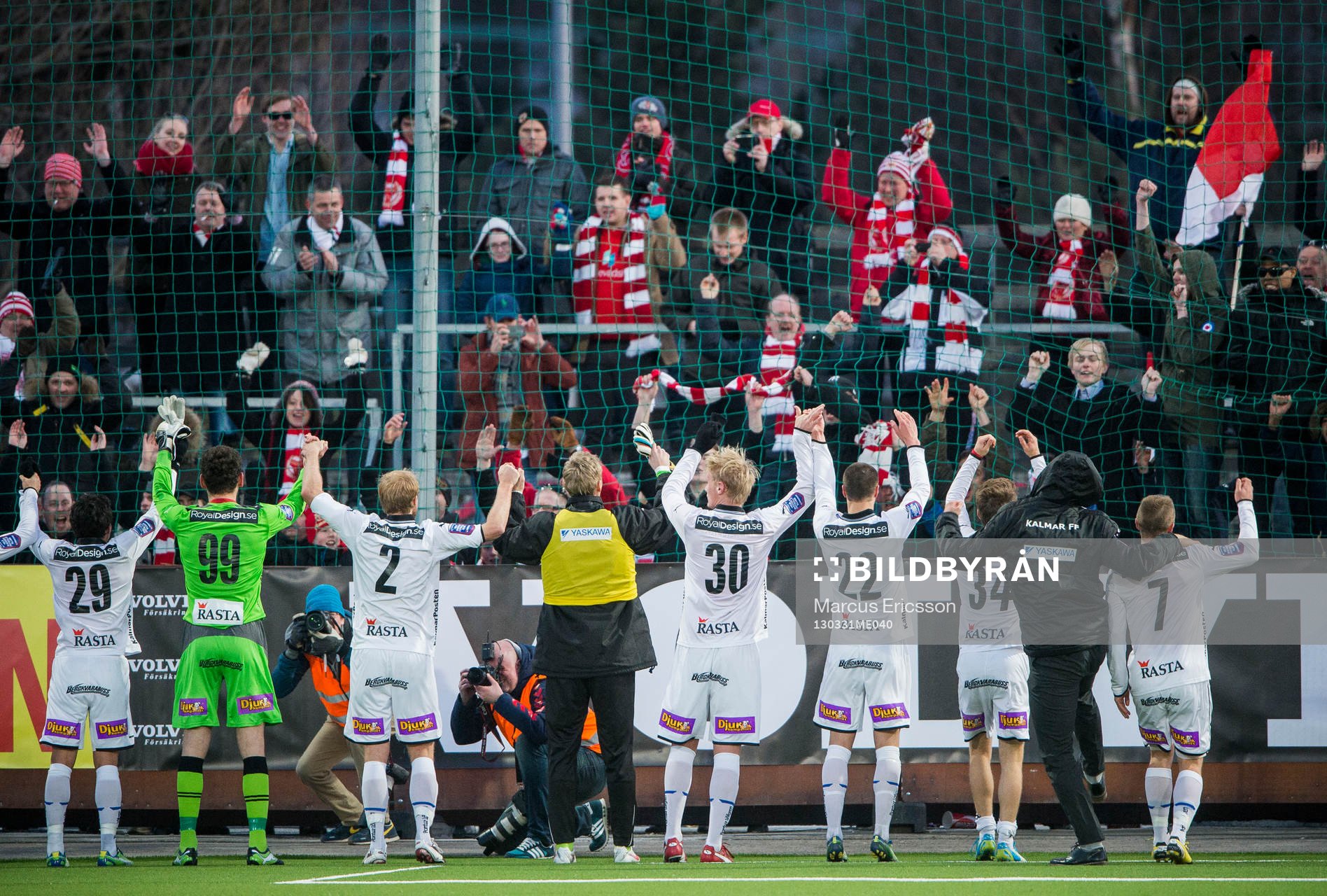 Kalmar jublar och tackar sina supportrar