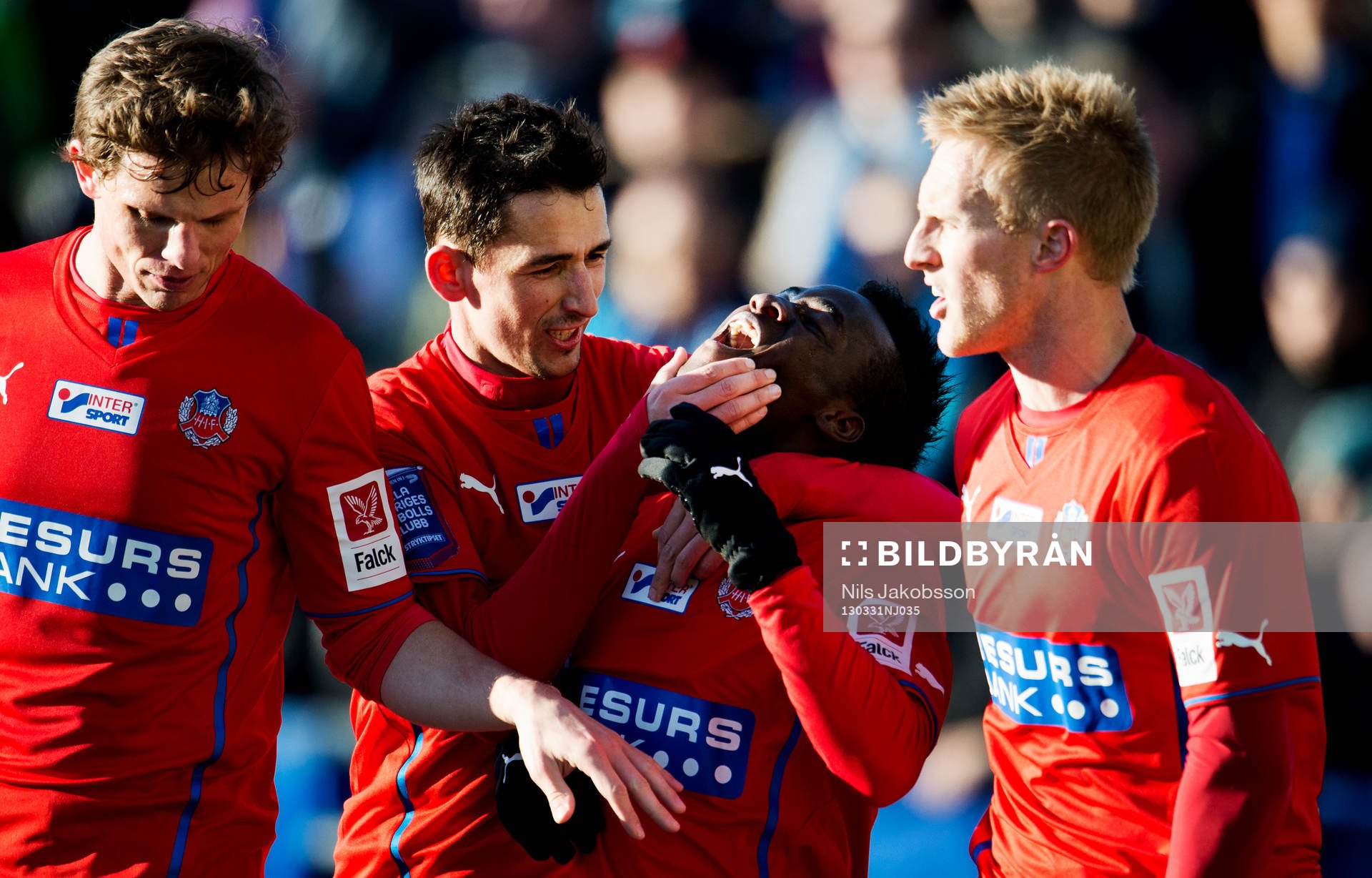Loret Sadiku, firar lite konstigt med David Accam,