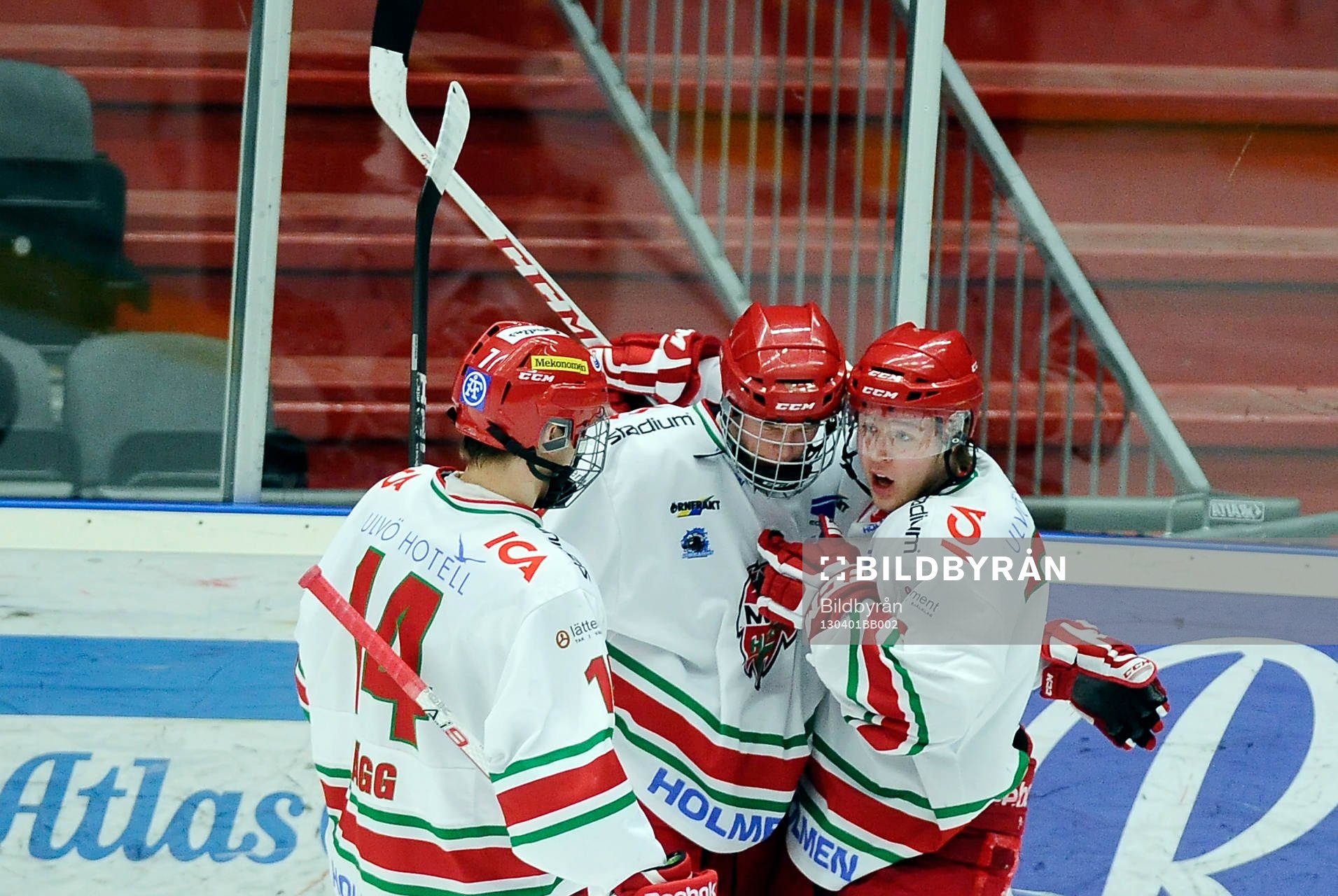 Modos nr 40 Oskar Söderberg jublar över sitt 3-2 målet.