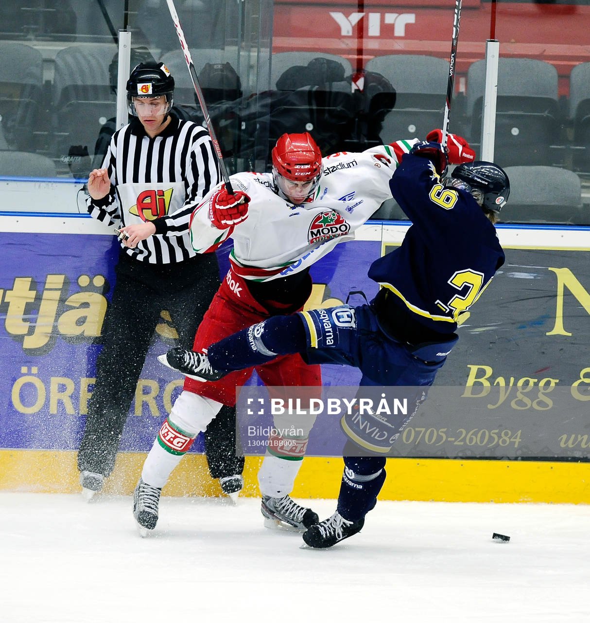 Modos nr 31 Gustav Possler och HV71 nr 39 Filiph Engsund.