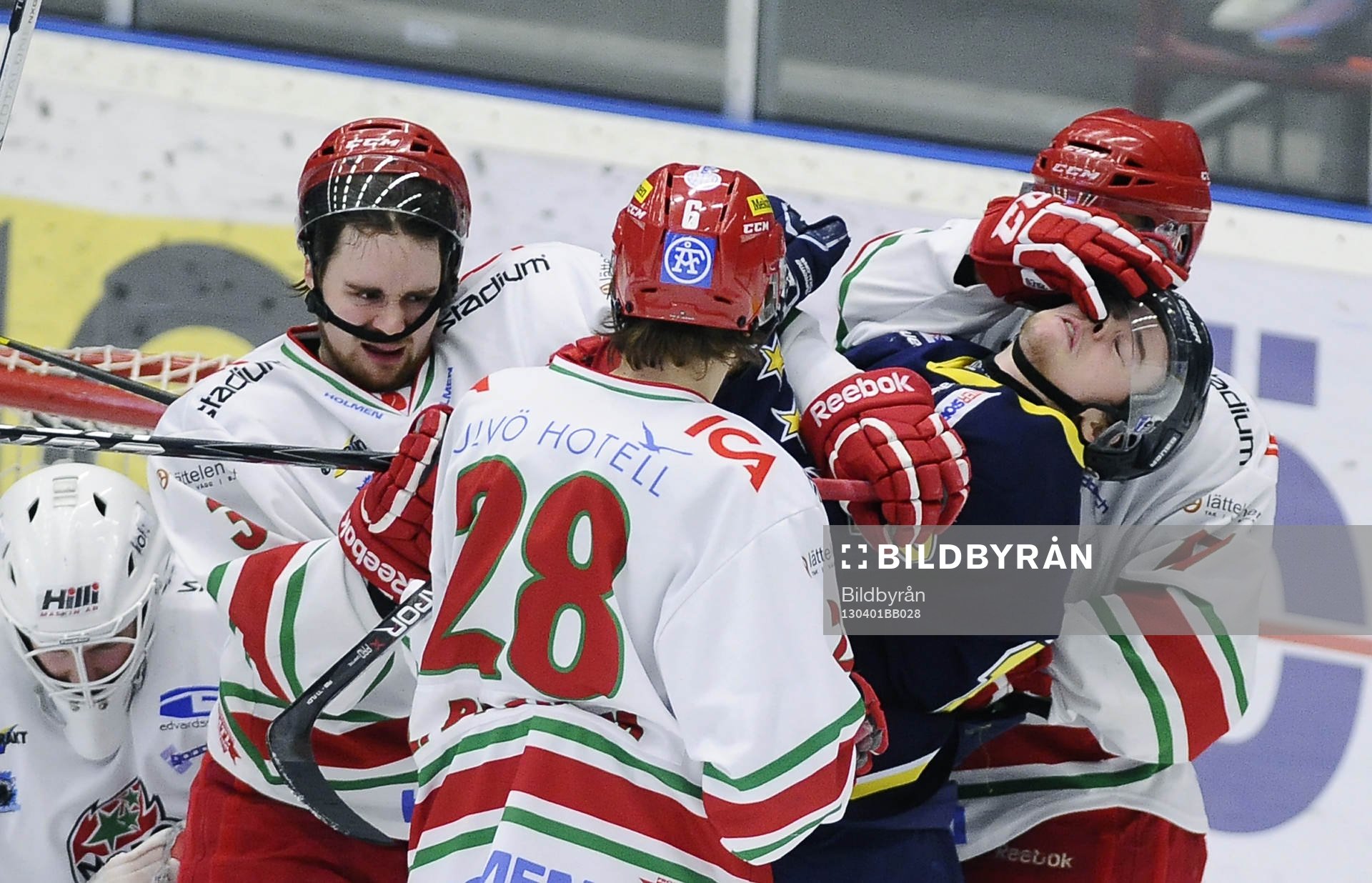 Modos nr 3 Petter Runesson slår HV71 nr 17 Max Örnskog