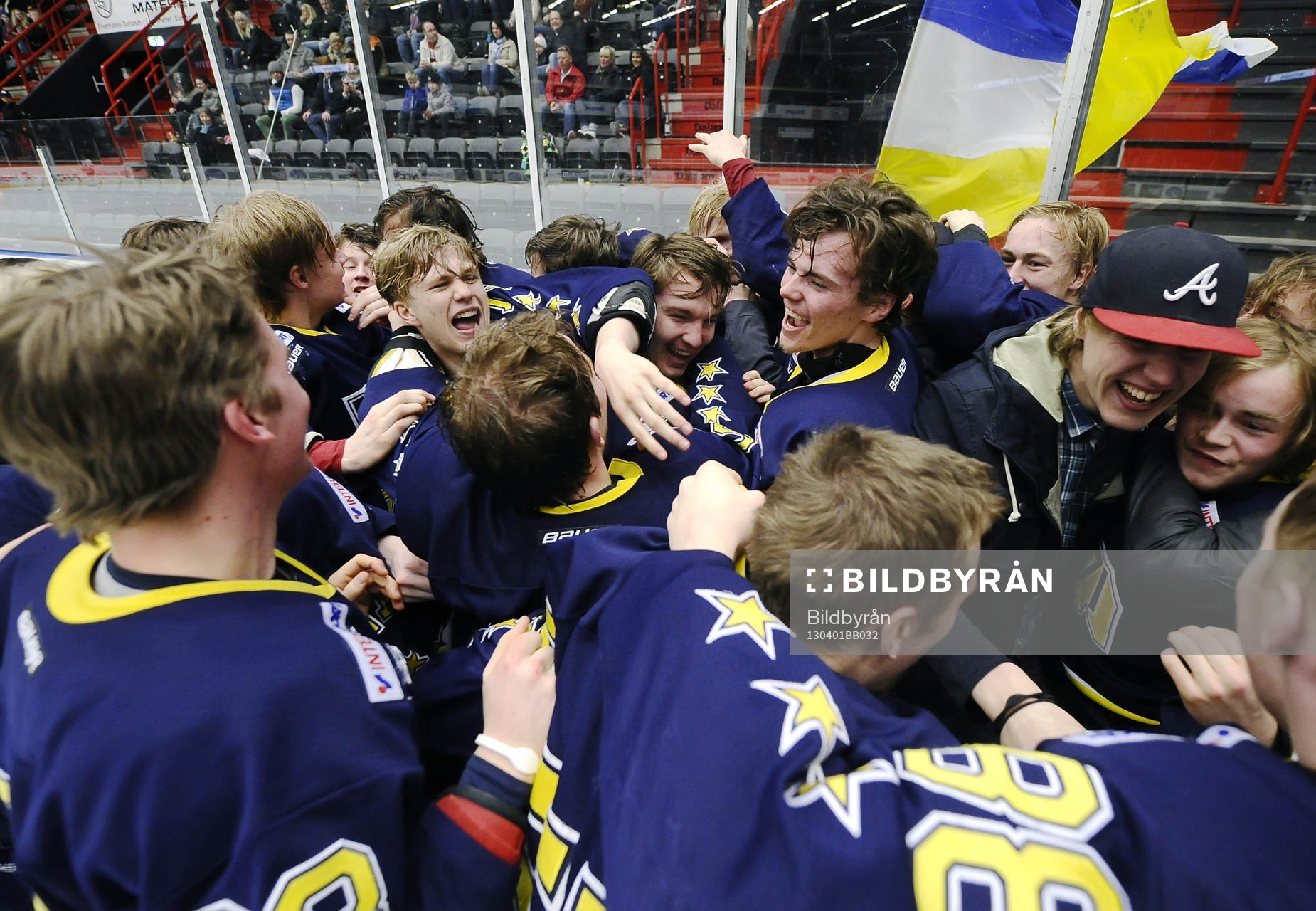 Vilt segerfirande för spelarna i HV71
