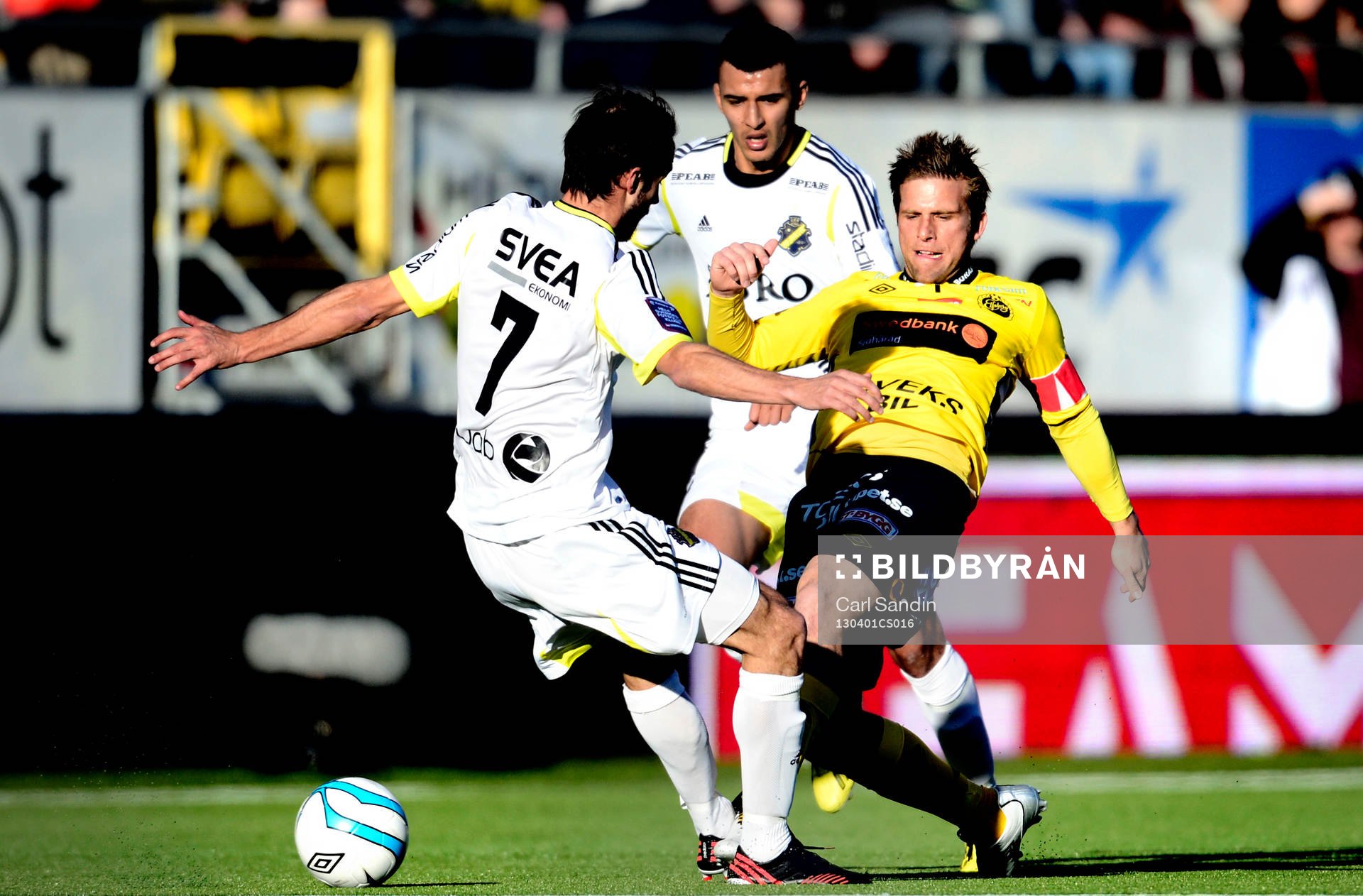 Helgi Danielsson, AIK försöker stoppa Anders Svensson,