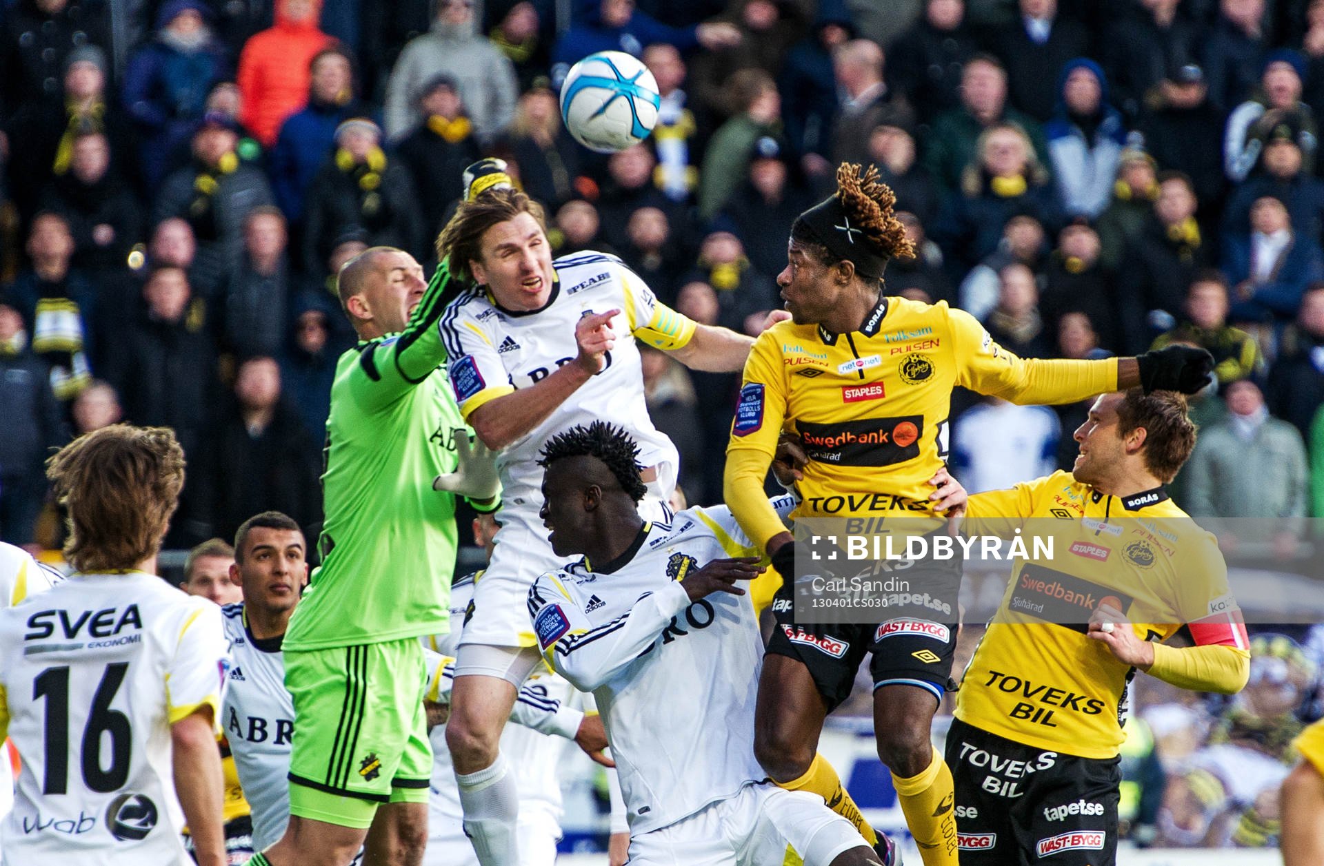 Mohamed Bangura, Elfsborg, i nickduell med Ivan Turina,