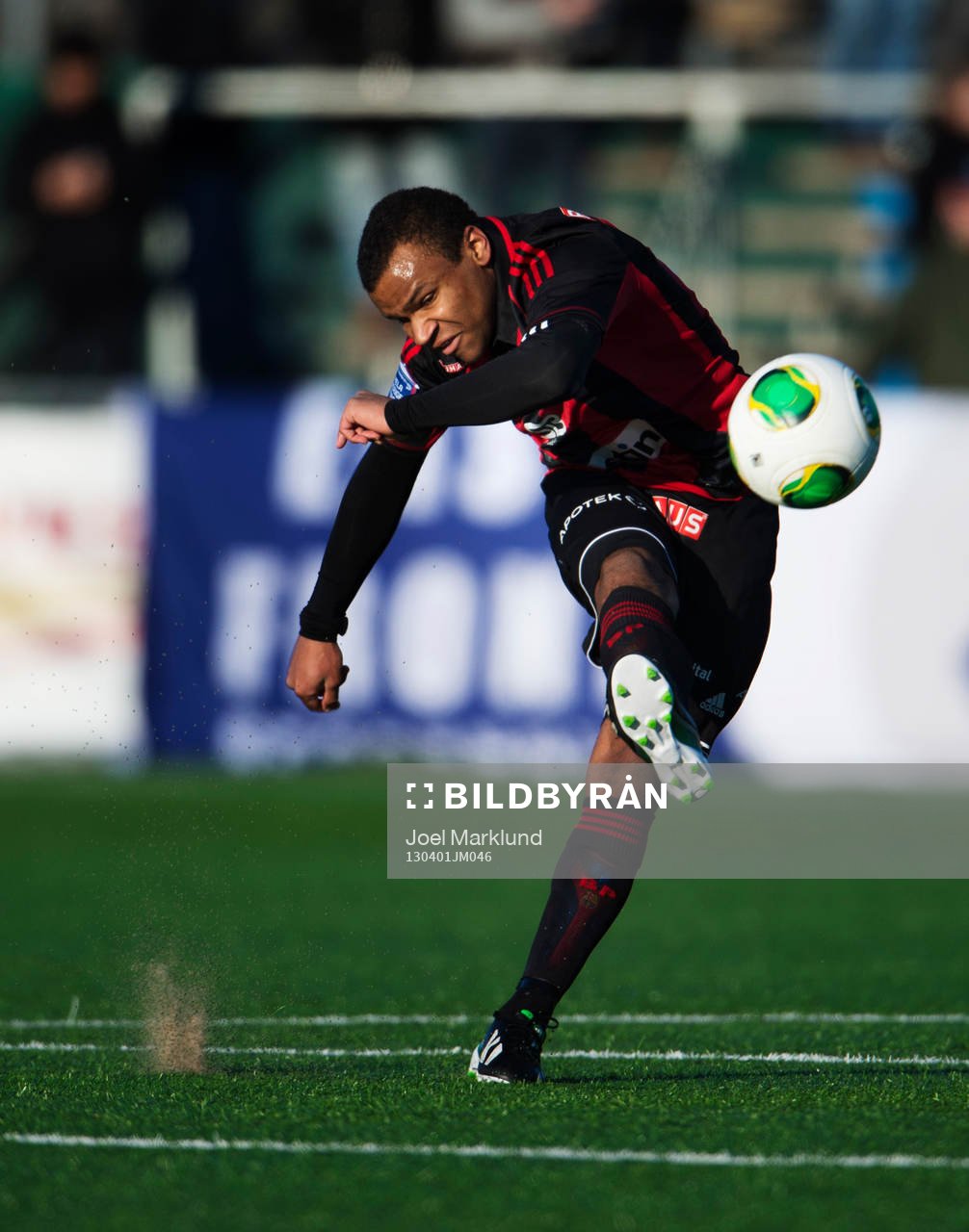 Serge-Junior Martinsson Ngou, Brommapojkarna