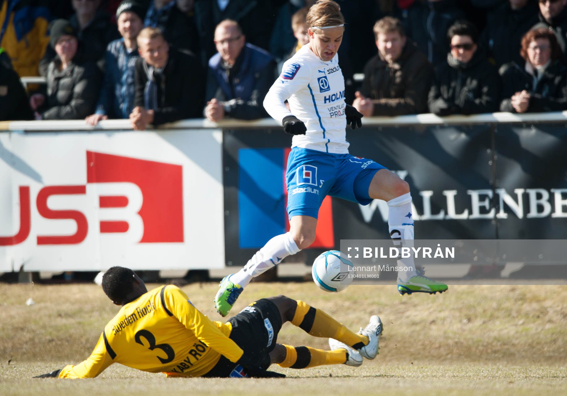 Christoffer Nyman, Norrköping, tar sig förbi Gbenga