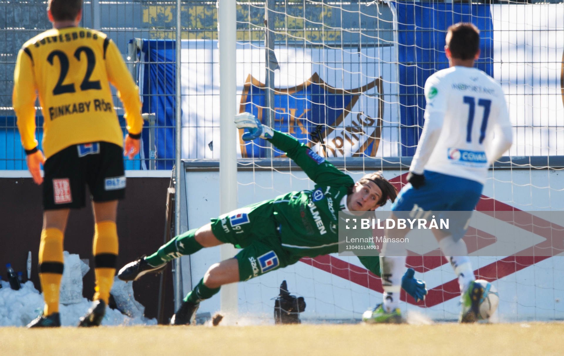1-0 självmål, en Norrköpingsspelare styr bollen förbi