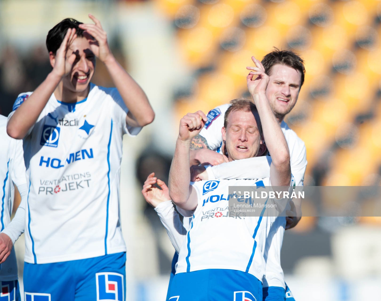 Fotboll, allsvenskan, Mjällby - Norrköping: Slutsignal, Andreas Johansson och Gunnar Heidar Thorvaldsson jublar ikapp med Martin Smedberg-Dalence, Norrköping
