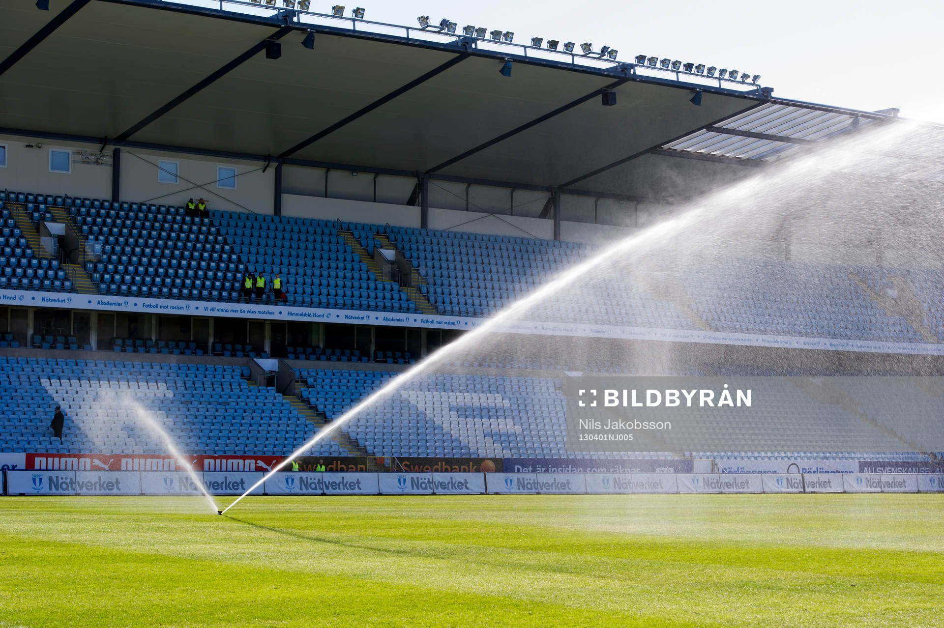 gräset vattnas på Swedbank stadion