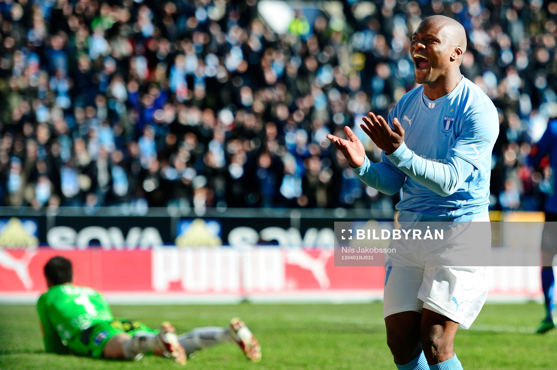 Fotboll, Allsvenskan, Malmö FF - Halmstad: Tokelo Rantie, Malmö FF jublar efter sitt 1-0 mål.