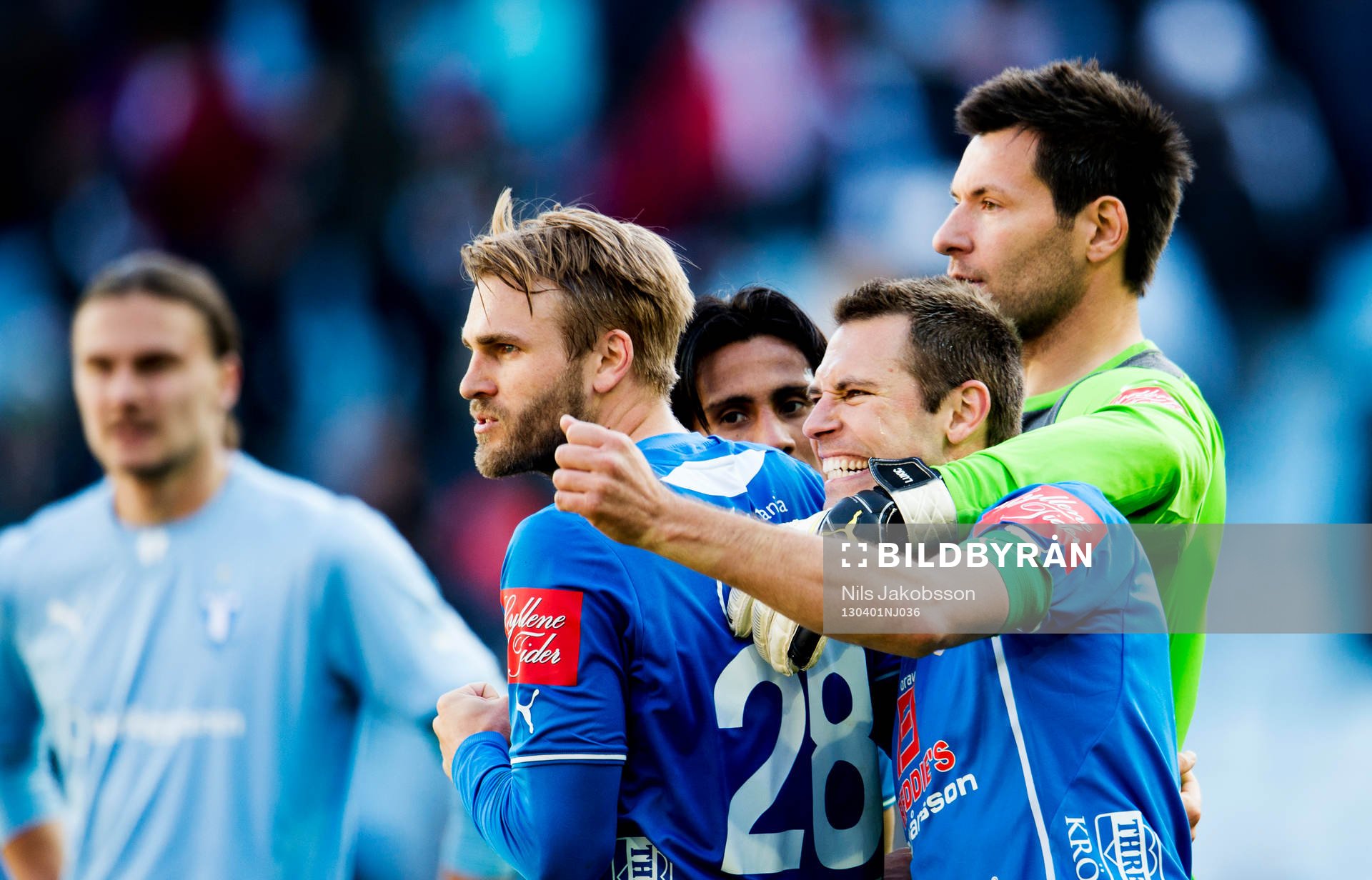 Fotboll, Allsvenskan, Malmö FF - Halmstad: Jesper Westerberg, Stefan Selakovic, Stojan Lukic, Halmstad, är glada efter att ha vunnit en poäng.