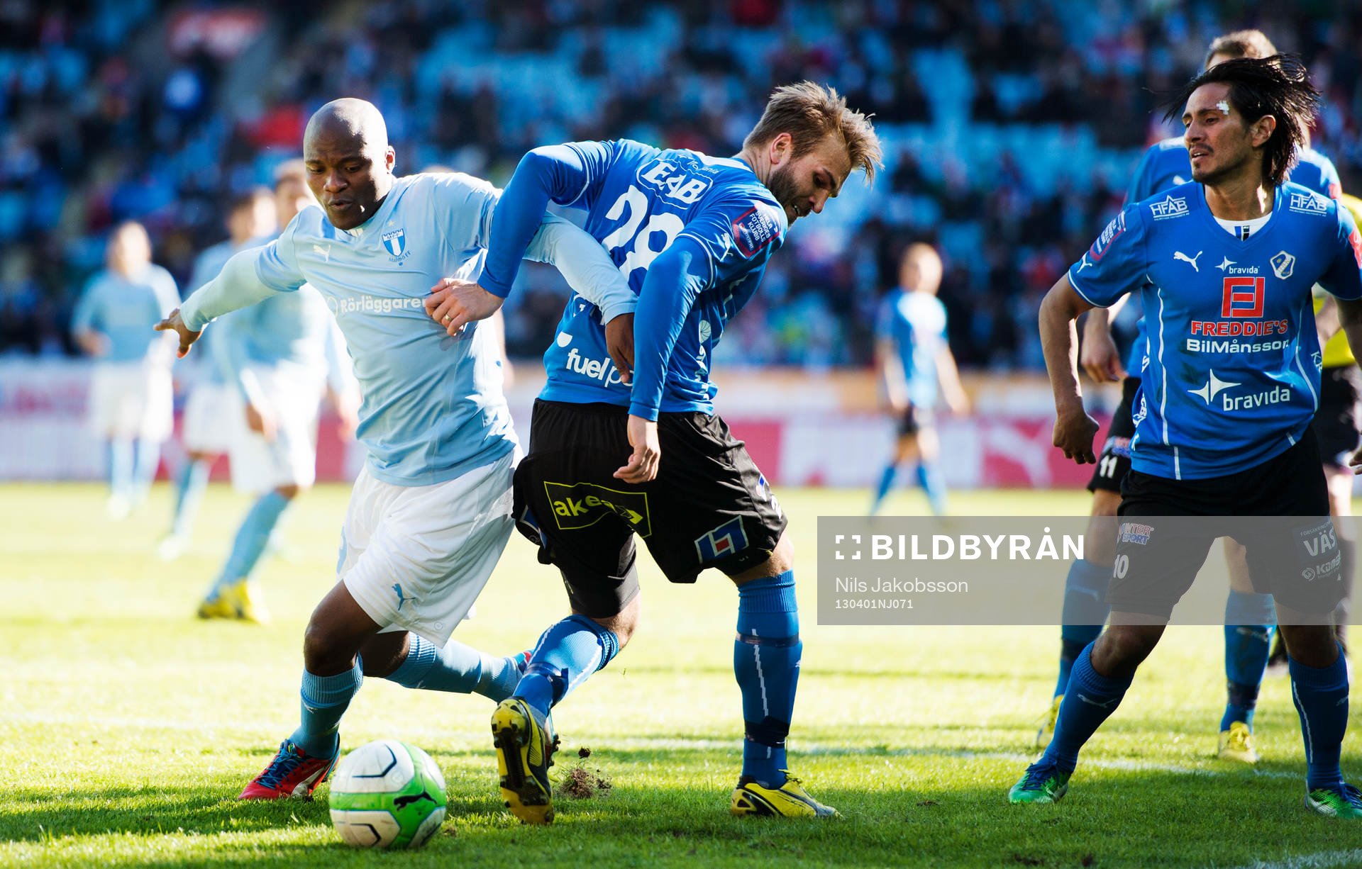 Tokelo Rantie, Malmö FF, snurrar friskt med Jesper