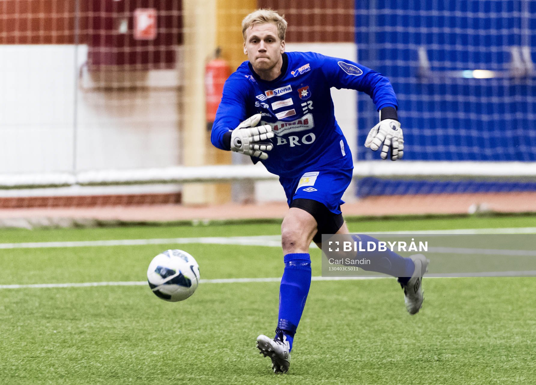 Peter Abrahamsson, målvakt, Örgryte, kastar ut bollen