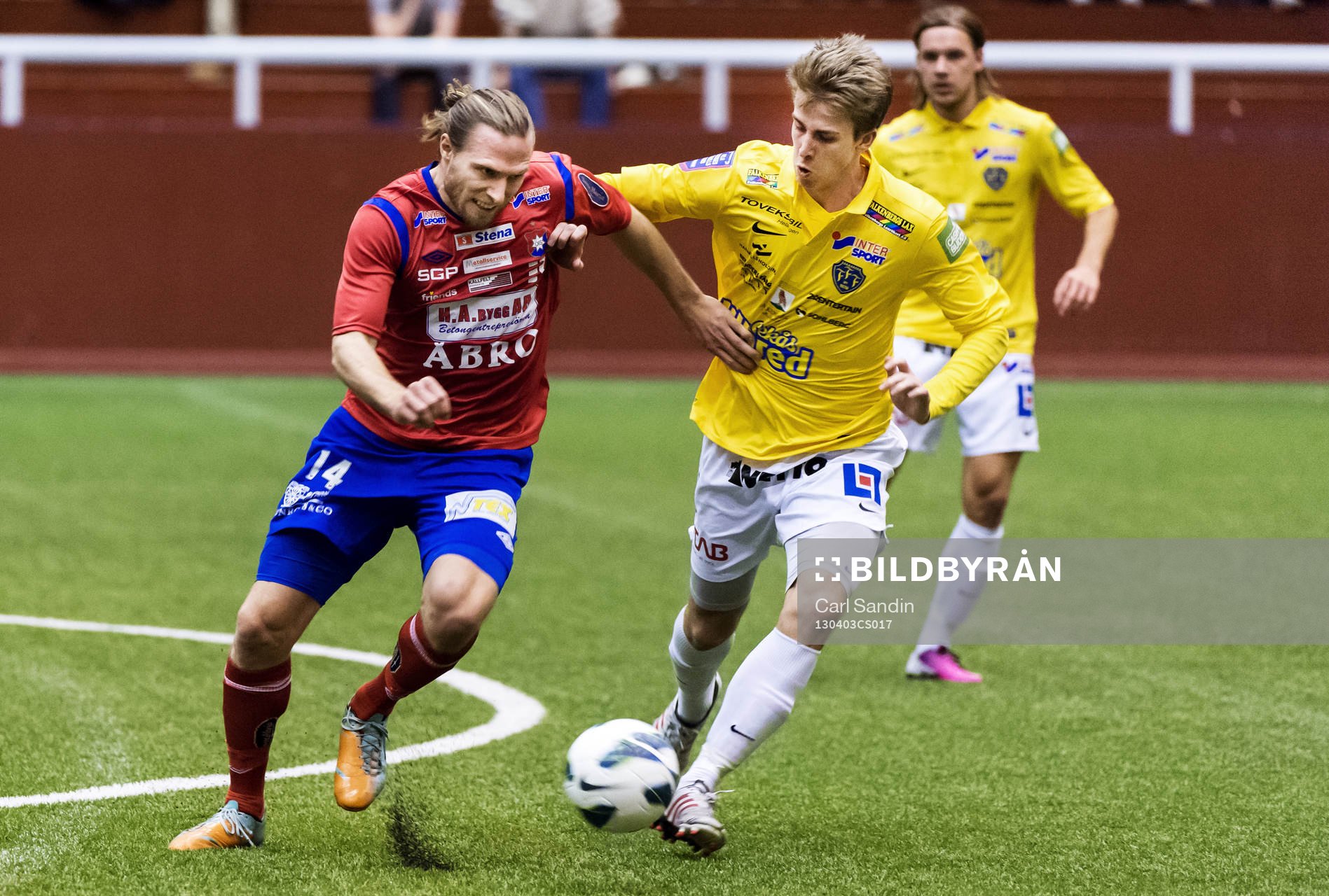 Närkamp mellan Emil Karlsson, Örgryte, och Adam Eriksson,