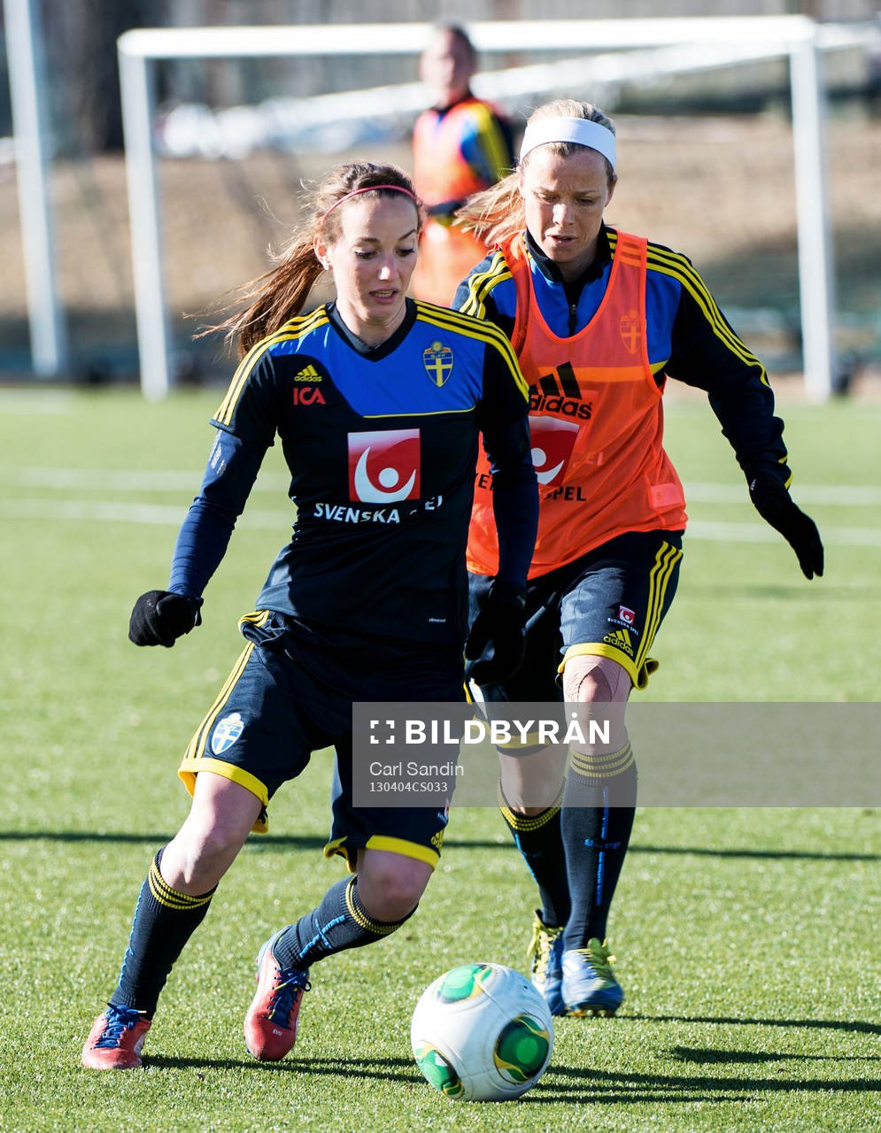 Kosovare Asllani jagas av Sara Thunebro, Sverige