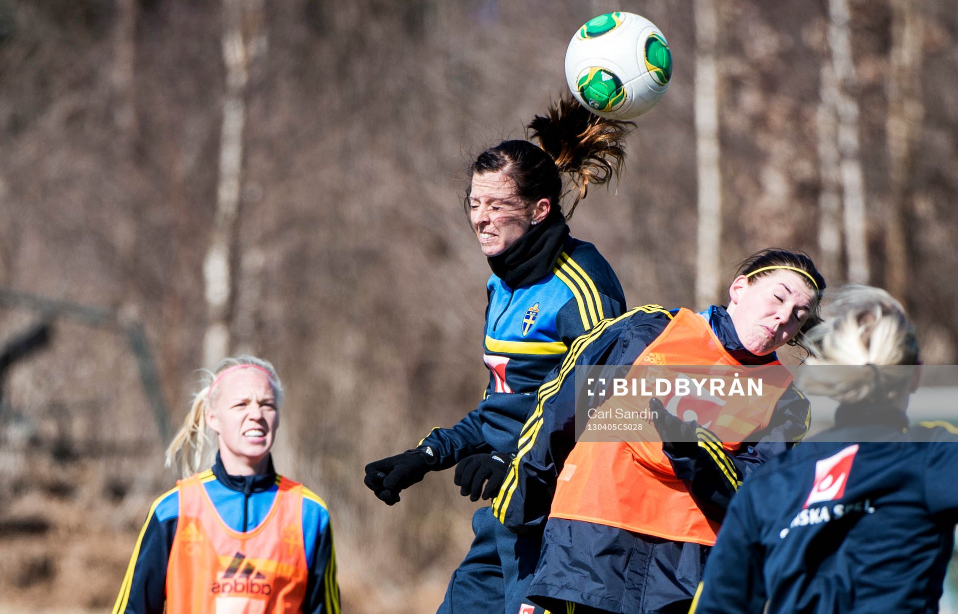 Lotta Schelin i nickduell med Olivia Schough, Sverige