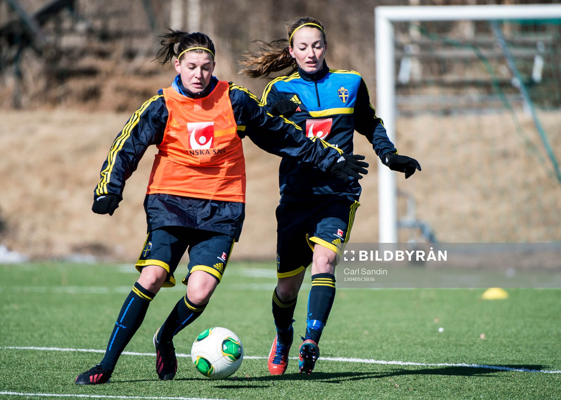 Olivia Schough jagas av Kosovare Asllani, Sverige