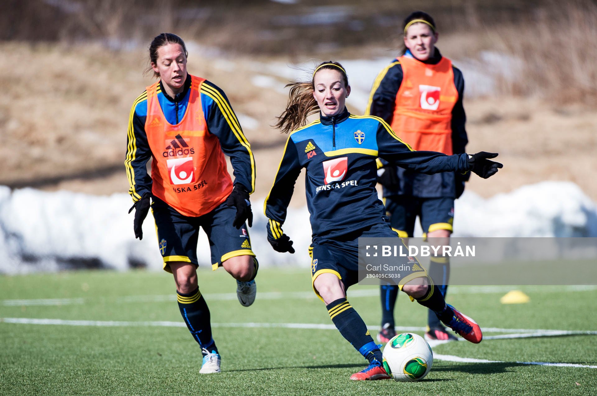 Kosovare Asllani jagas av Lina Nilsson, Sverige