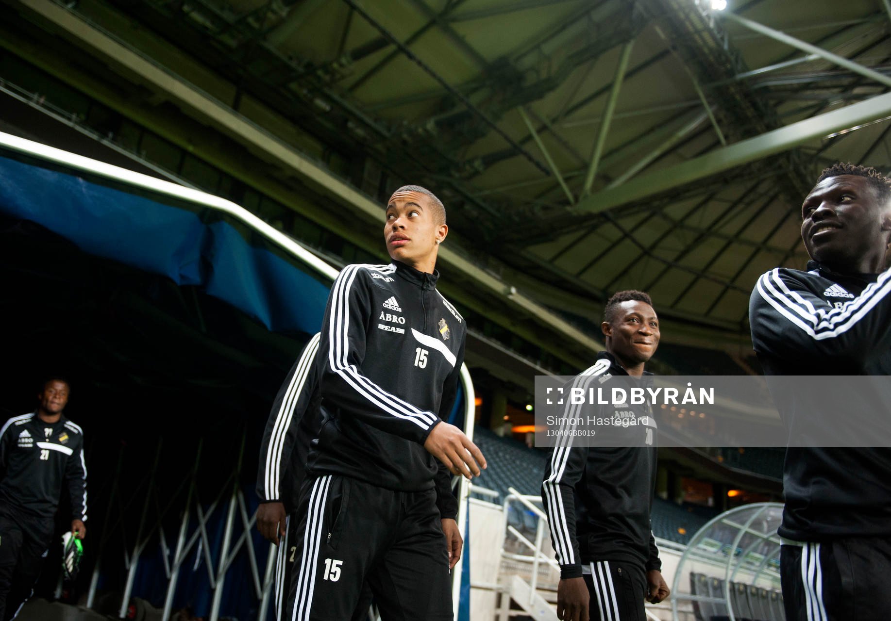 Robin Quaison, Ibrahim Moro och AIK-spelarna kommer ut på