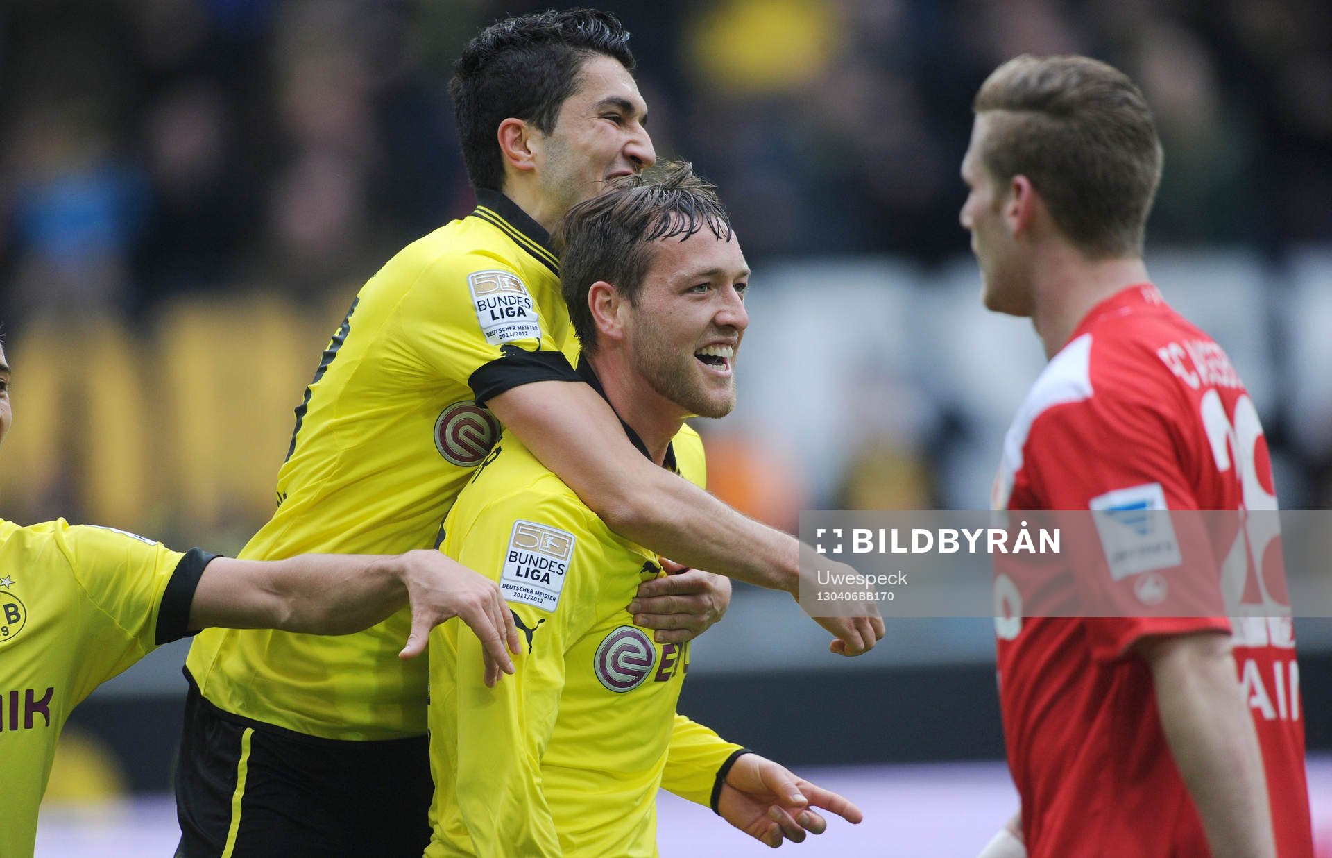 0 Jubel v.l. Nuri Sahin, Torschuetze Julian Schieber