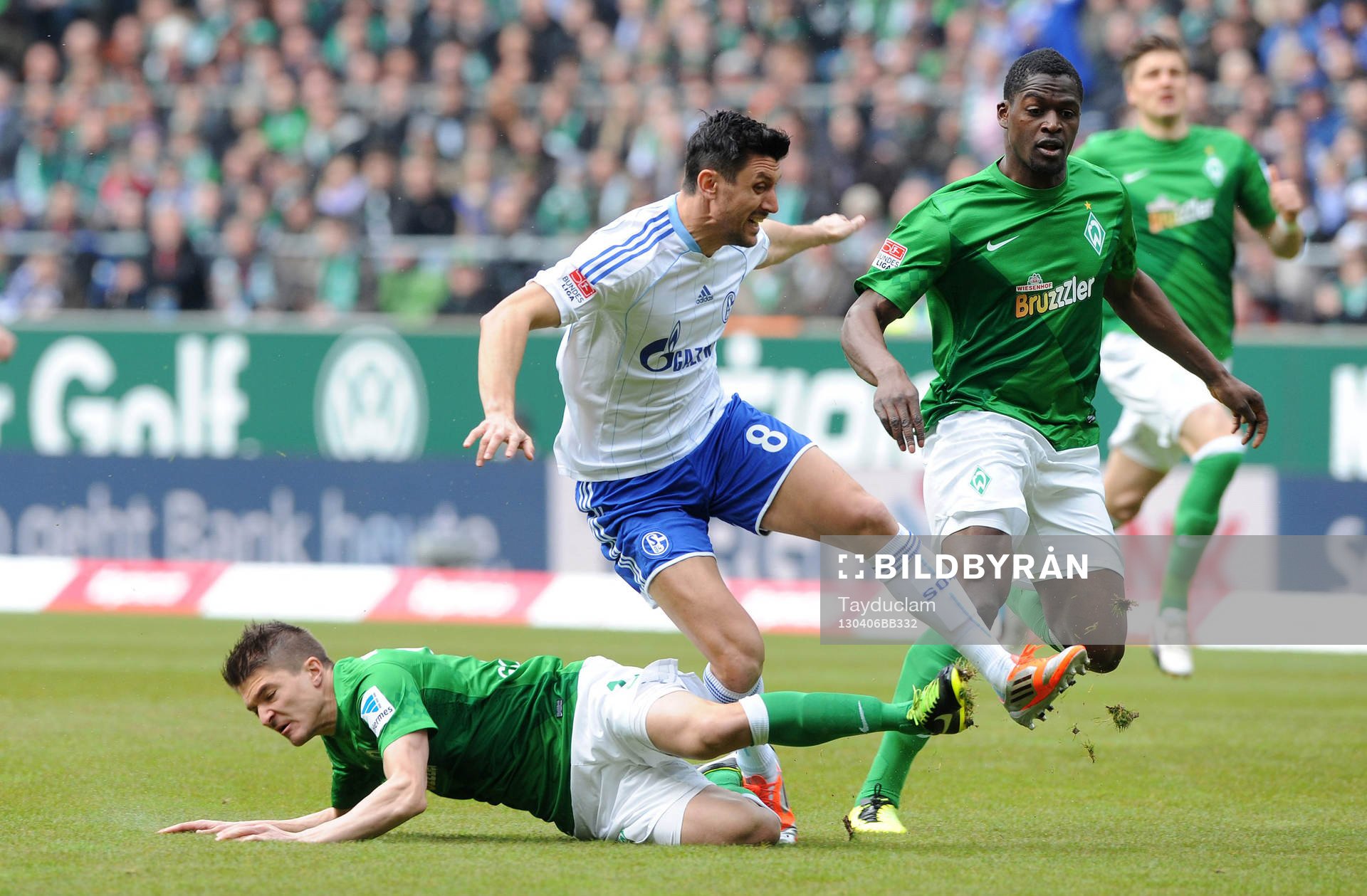 v.l. Aleksandar Ignjovski, Ciprian Maric (Schalke), Assani