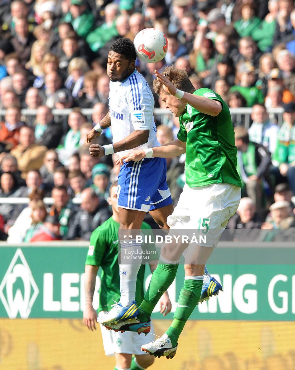 v.l. Michel Bastos, Sebastian Proedl (Bremen)
