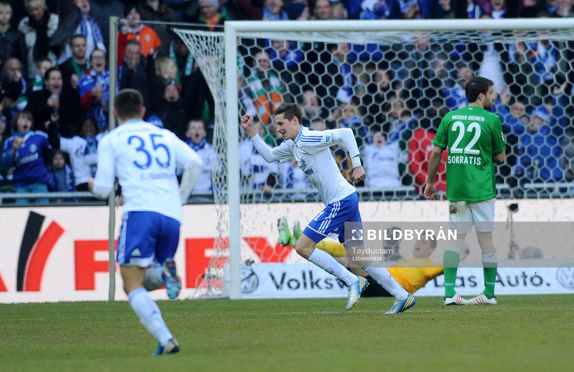 0:1 Jubel v.l. Sead Kolasinac, Torschuetze Julian Draxler