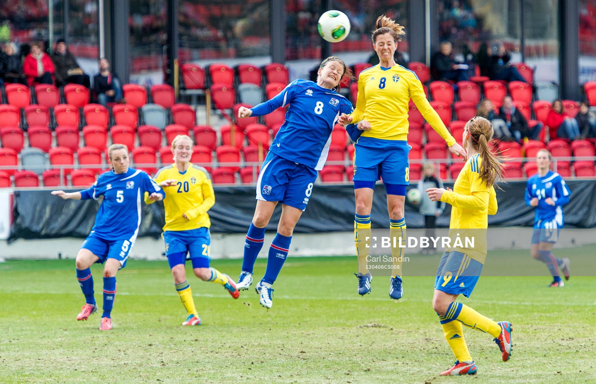 Katrin Jonsdottir, Island, i nickduell med Lotta Schelin,