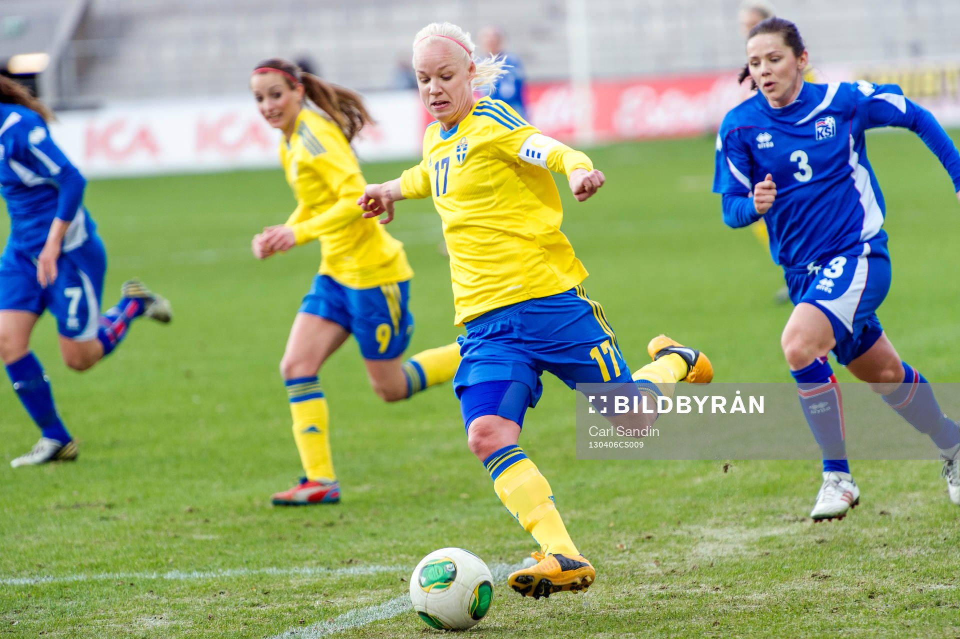 Caroline Seger, Sverige, laddar för skott