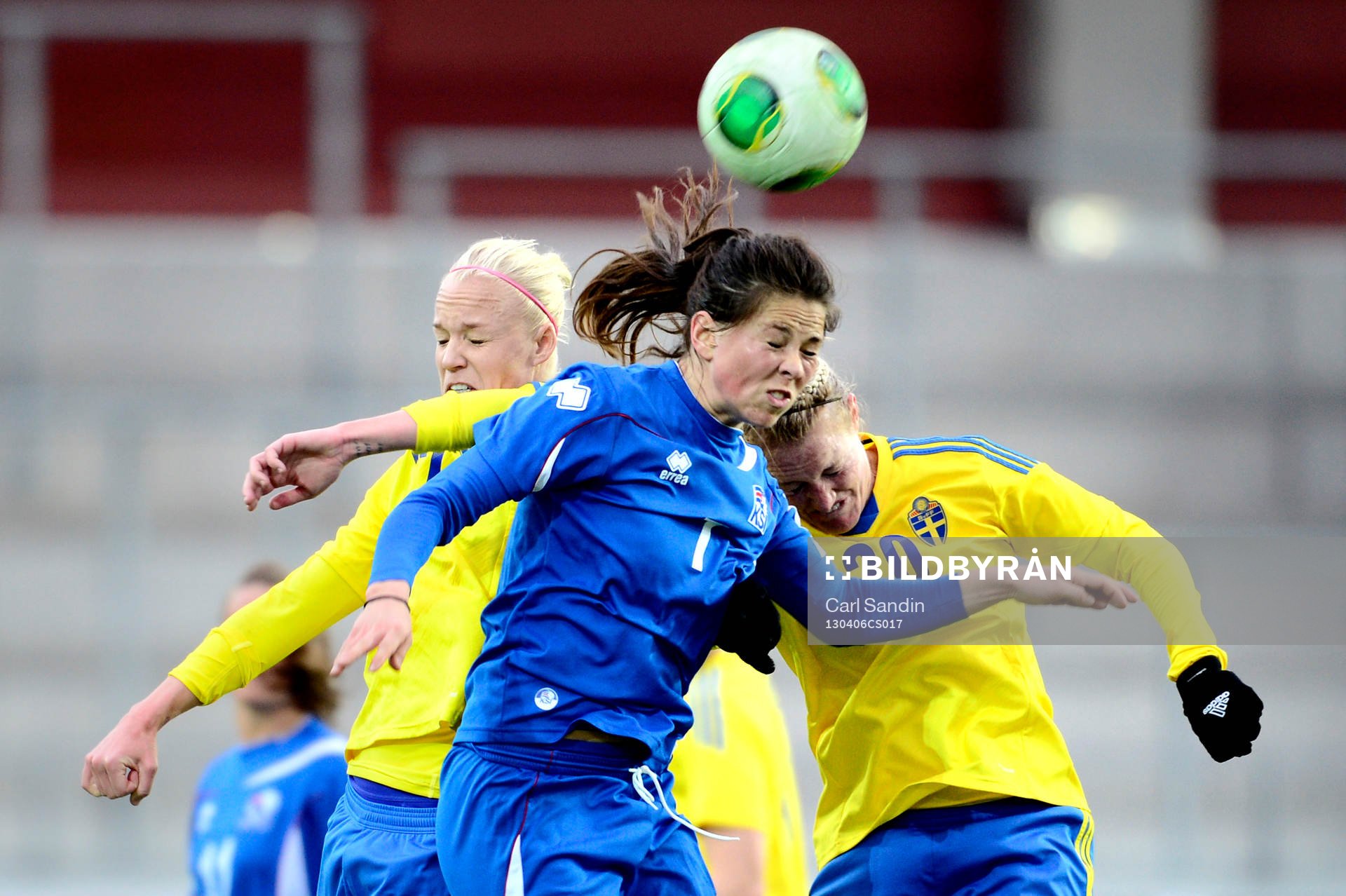 Nickduell mellan Caroline Seger, Sverige, Sara Björk