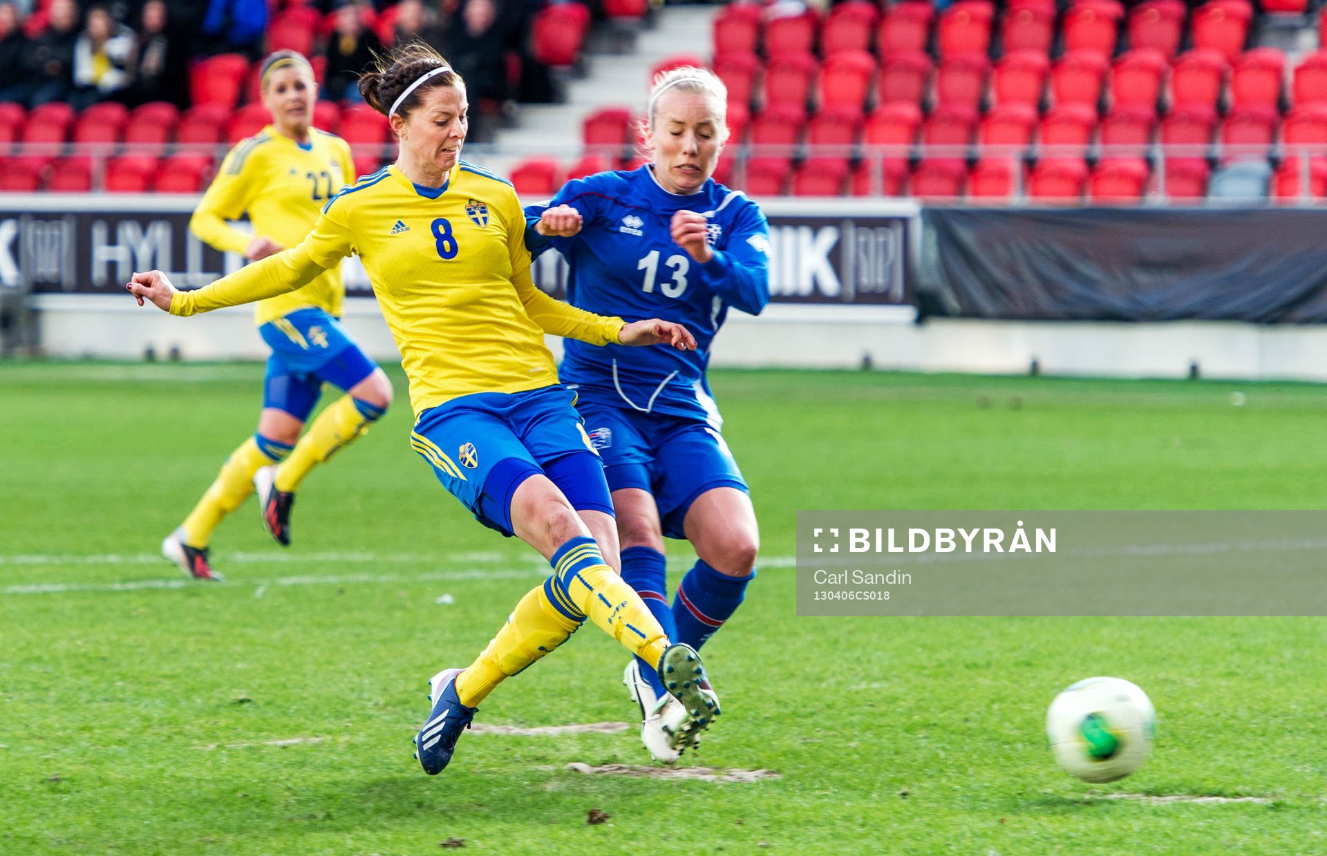 Lotta Schelin, Sverige, gör 2-0