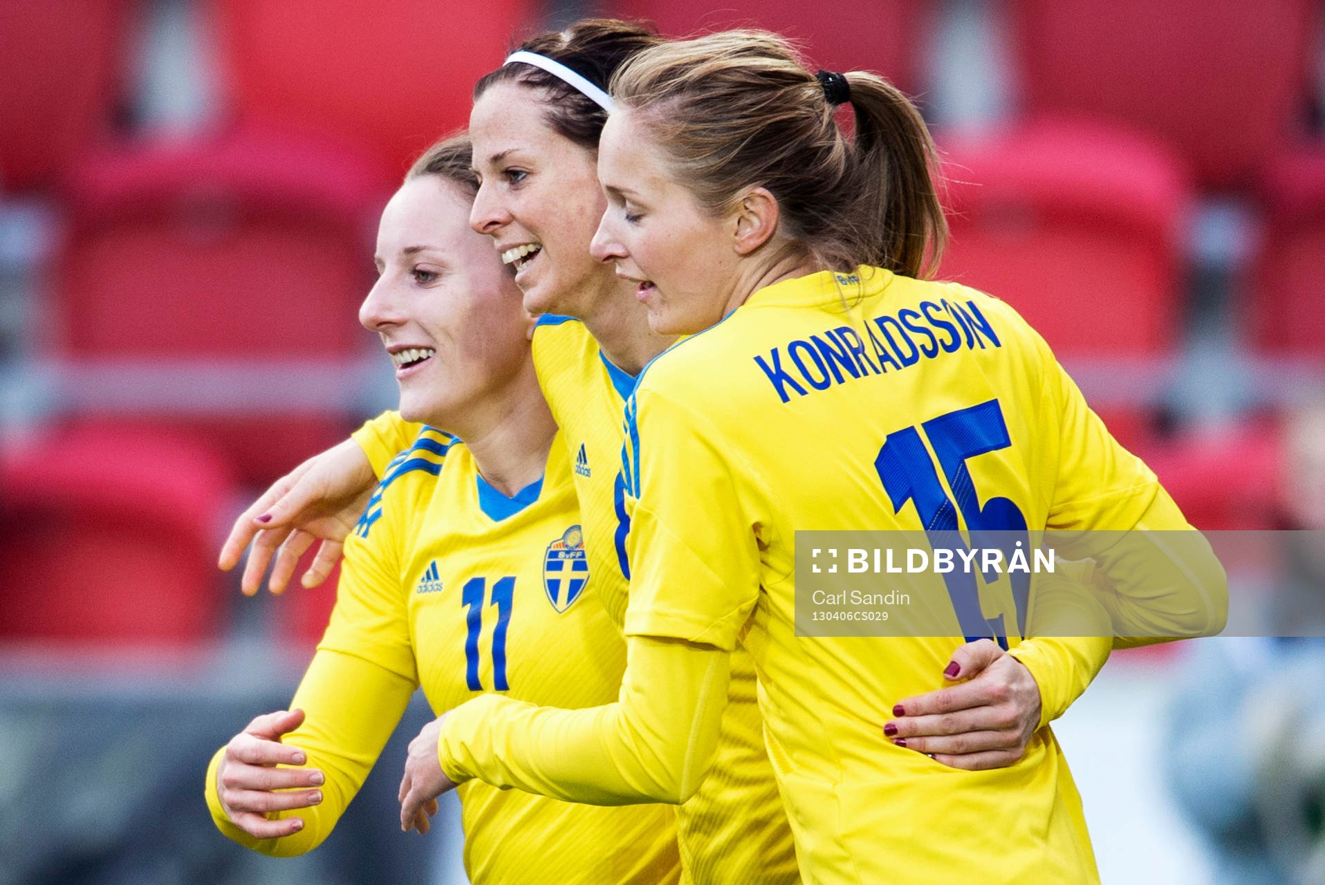 Antonia Göransson, Lotta Schelin och Emmelie Konradsson,