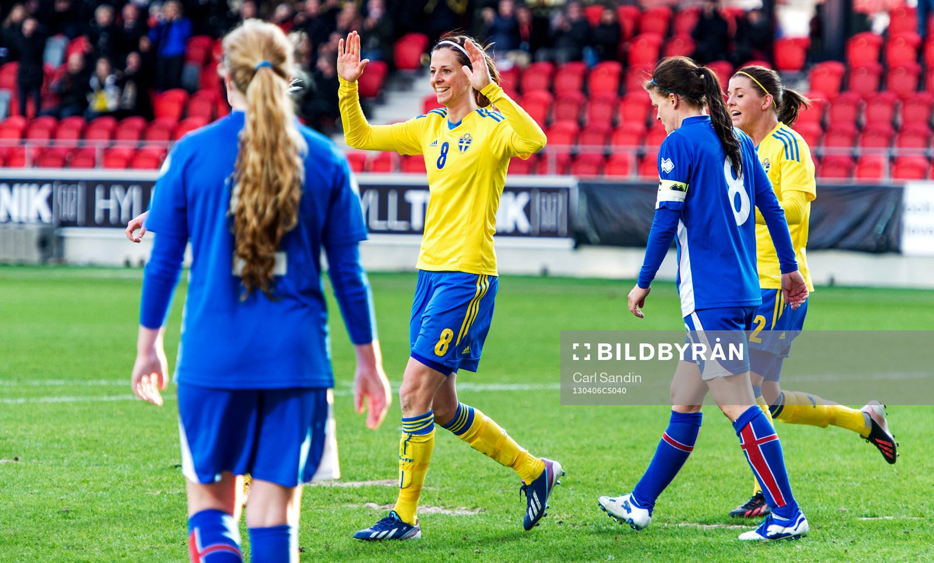 Lotta Schelin, Sverige, jublar