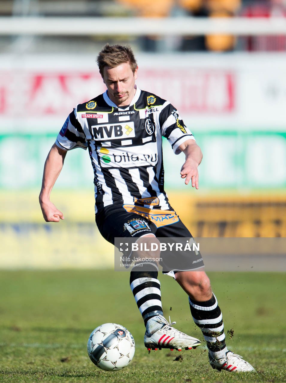 Fredrik Olsson, Landskrona BOIS, passar med en utsida