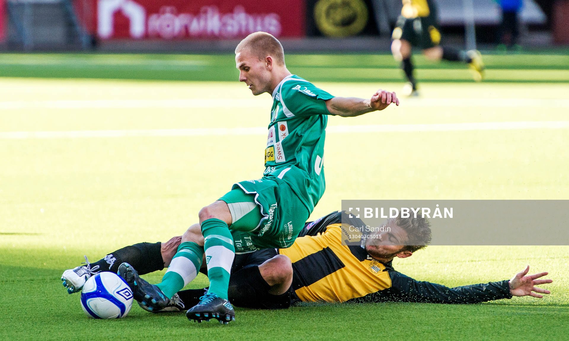 Niklas Andersén, Ljungskile, glidtacklas av Christoph