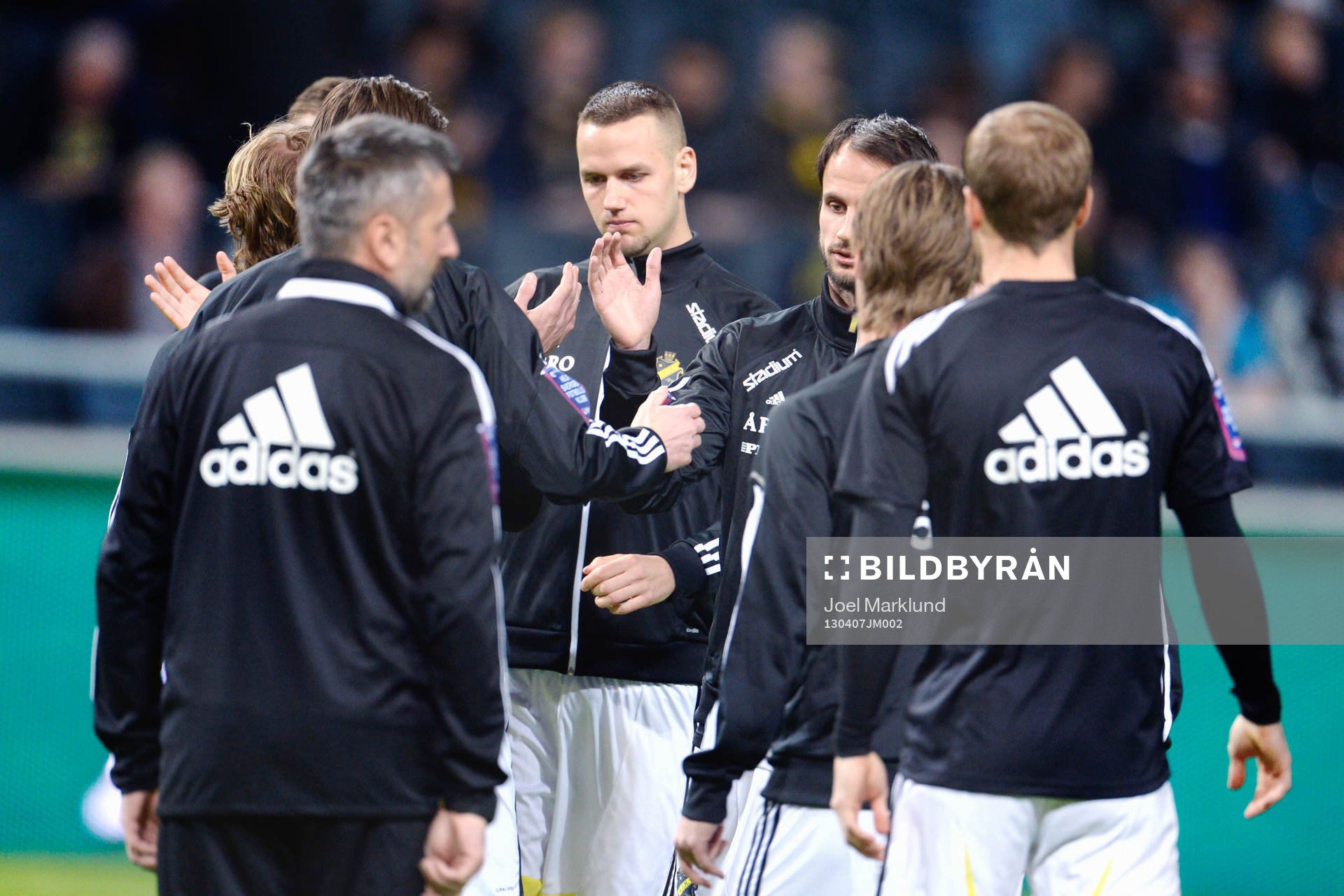 AIK spelarna peppar varandra innan avspark