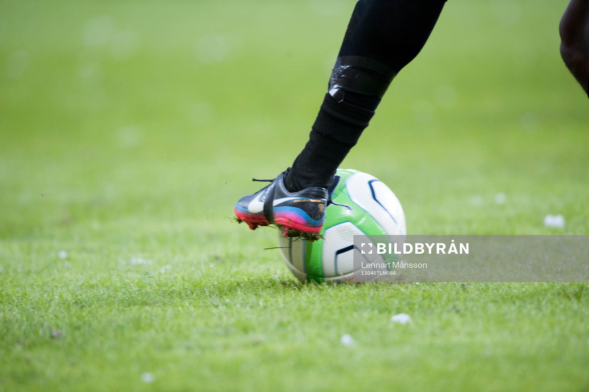 Dribbling, bollbehandling, fot, fotbollssko, fotboll,