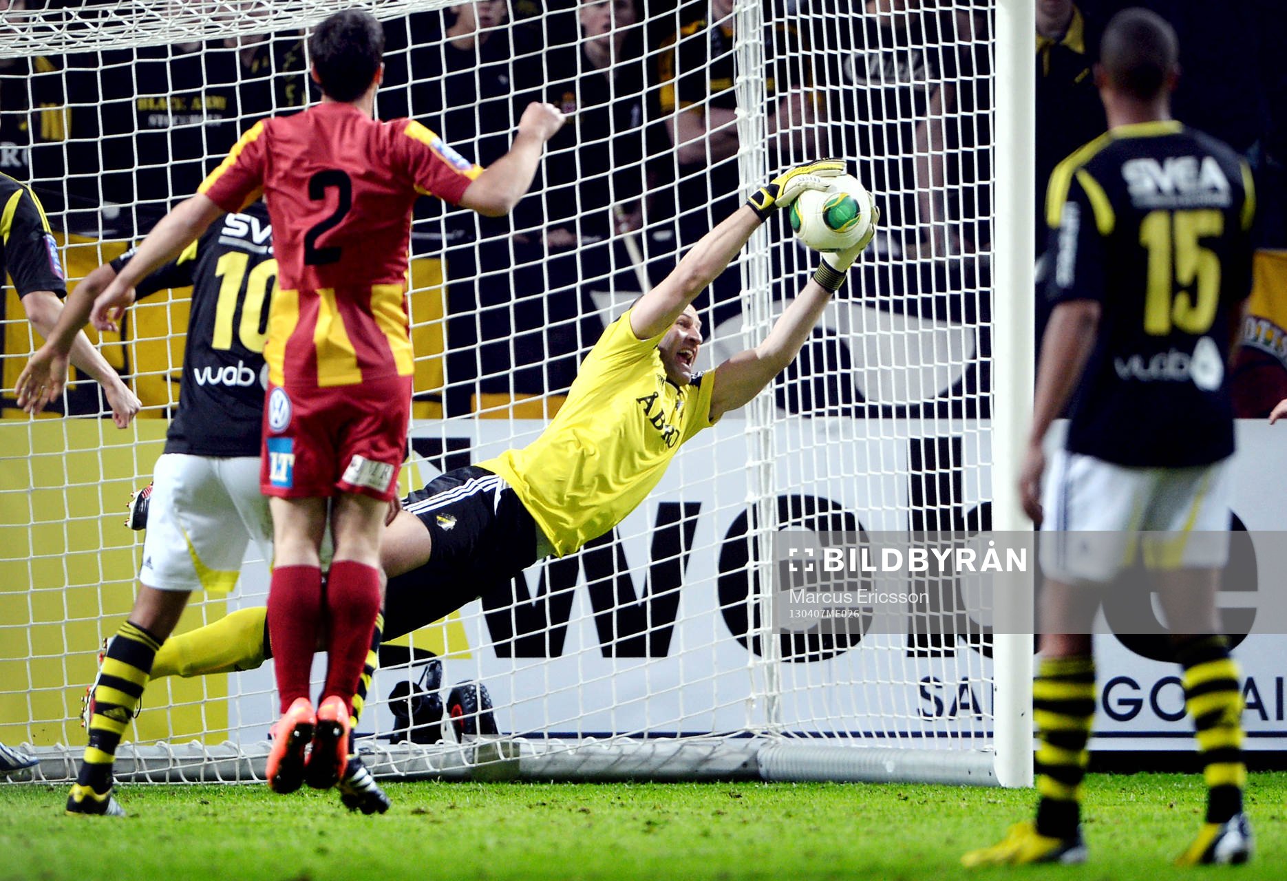 Ivan Turina, målvakt, AIK räddar