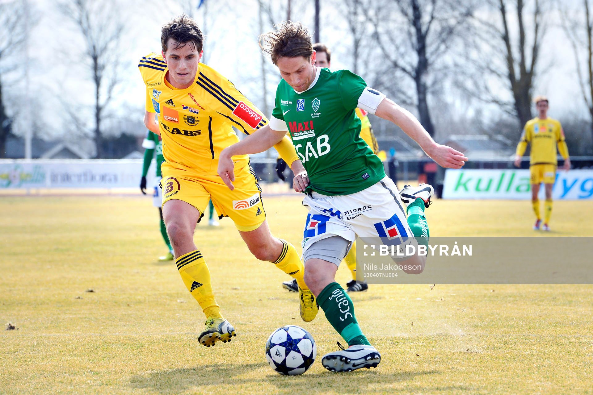 Fotboll, Superettan, Ängelholm - Brage: Oskar Olsson, Ängelholm och Andi Toompuu, Brage.