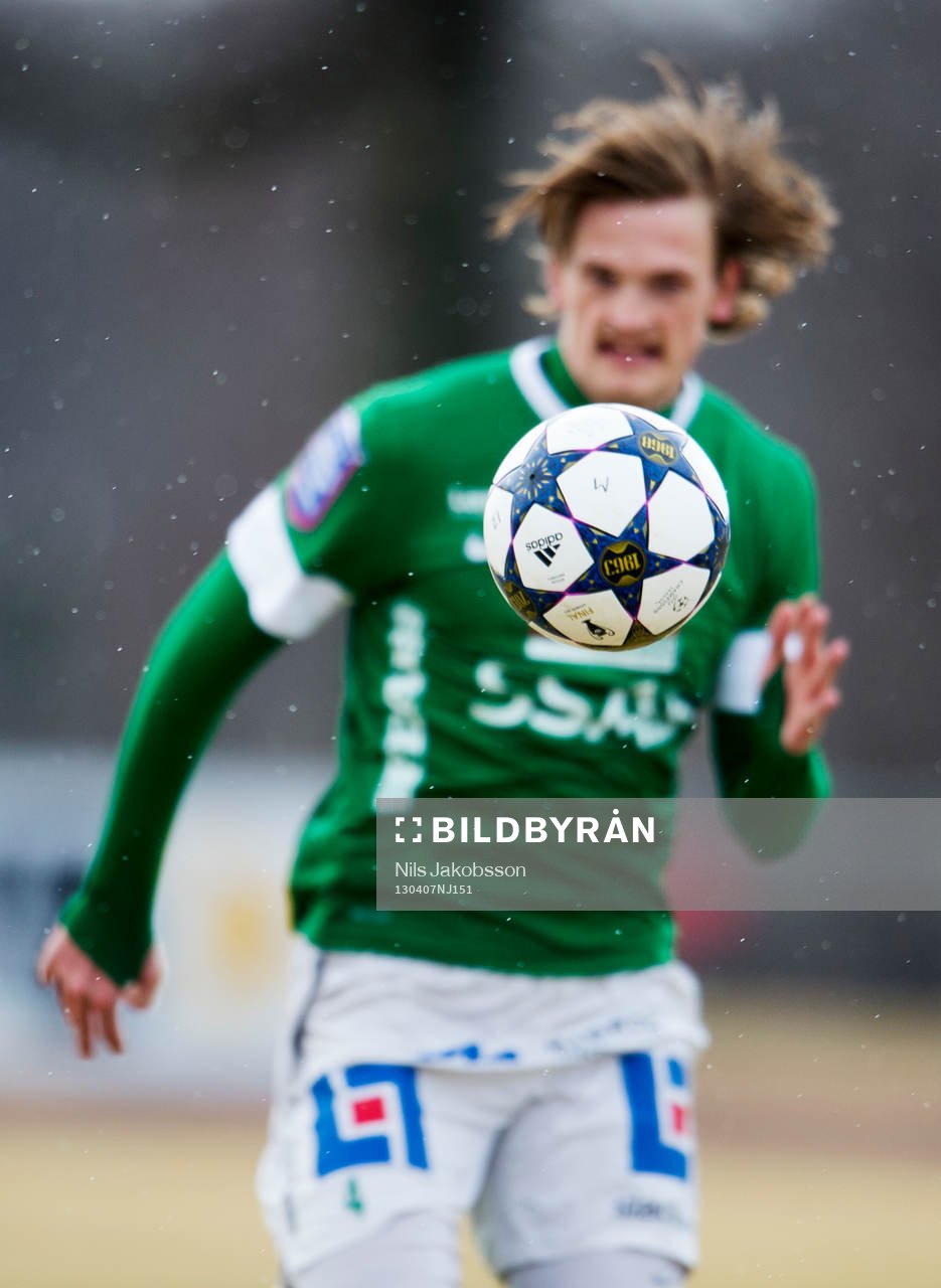 Peter Nilsson, Brage, jagar en boll.g