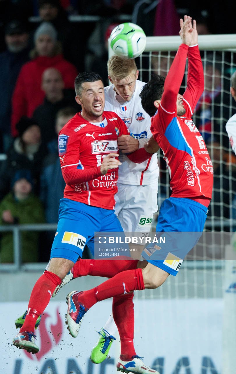 Peter Larsson, Helsingborg, mot Denis Velic och Pablo