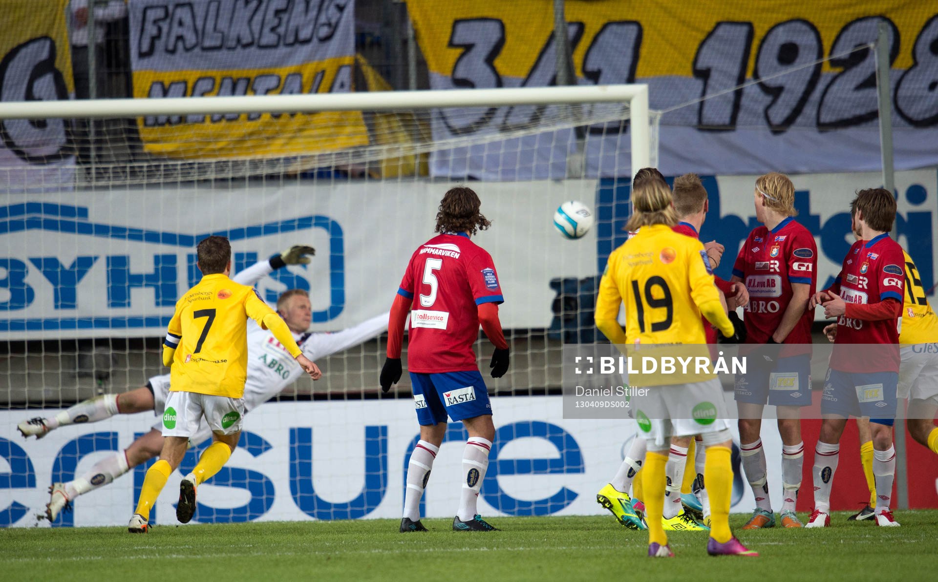 Johan Svahn, Falkenberg, gör 0-1 på frispark