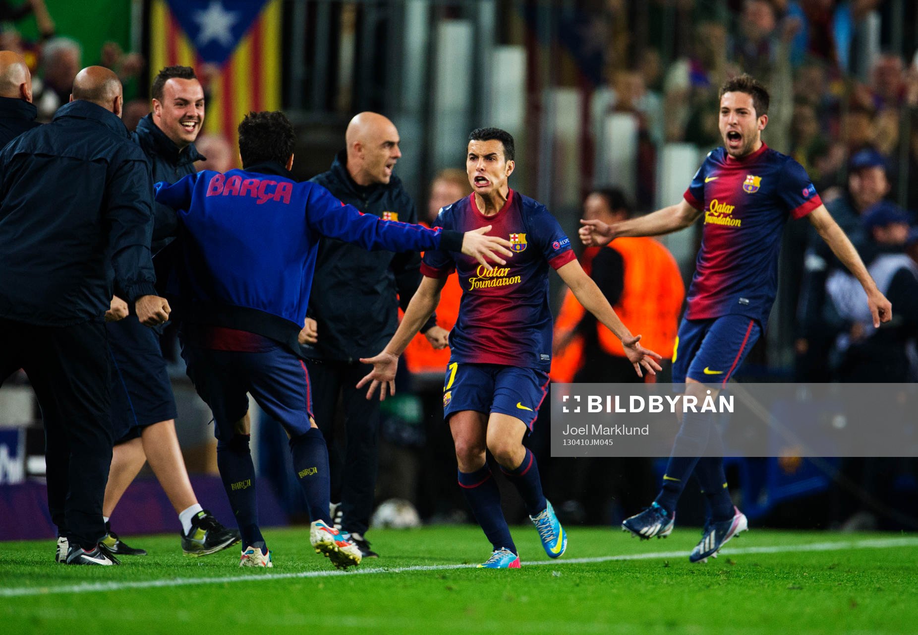 Fotboll, Champions League, kvartsfinal, Barcelona - Paris Saint Germain: Pedro Rodriguez och Jordi Alba, Barcelona, springer mot avbytarbänken jublandes efter 1-1-målet.