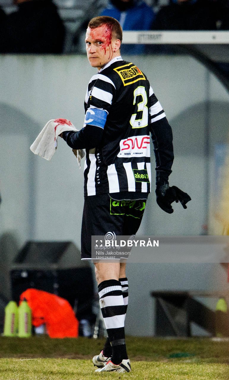 Linus Malmqvist, Landskrona, blöder blod