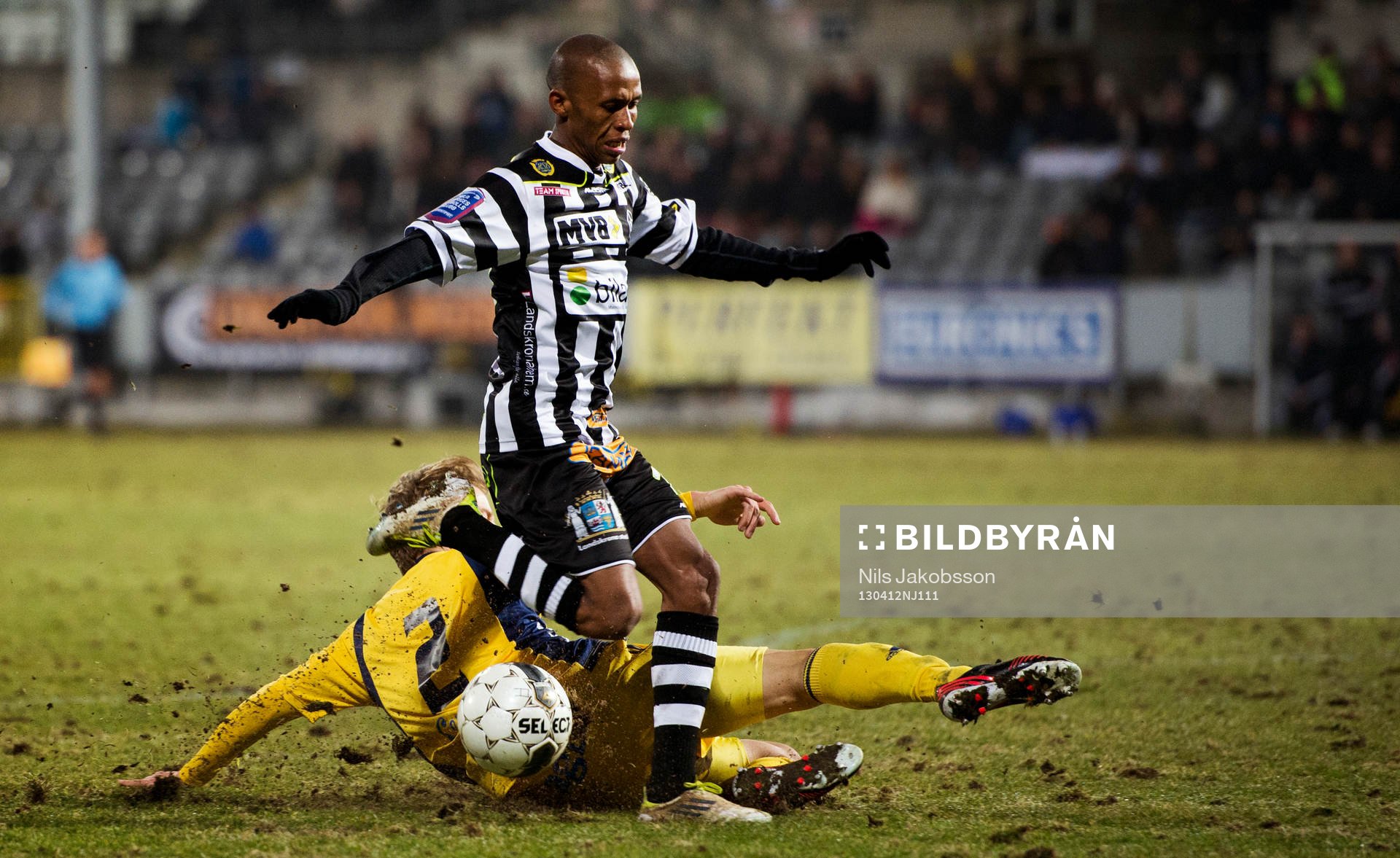Fotboll, Superettan, Landskrona BOIS - Ängelholm: Amethyst Bradley Ralani, Landskrona, Filip Stenström, Ängelholm.