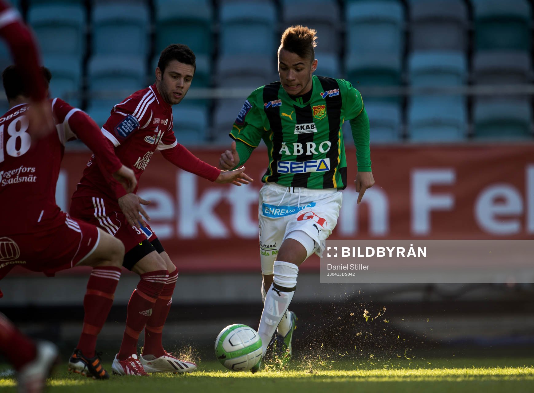Malkolm Moenza, Gais