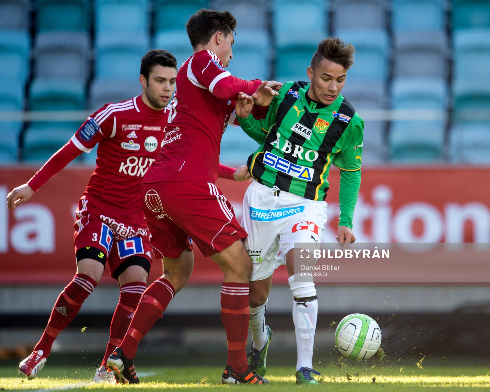 Malkolm Moenza, Gais