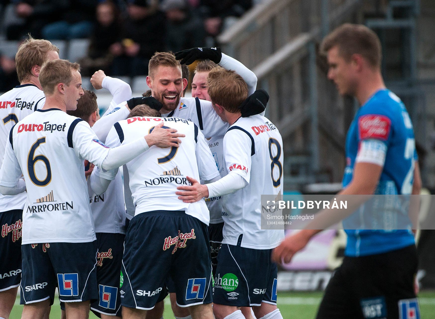 David Fällman, i mitten, jublar med laget